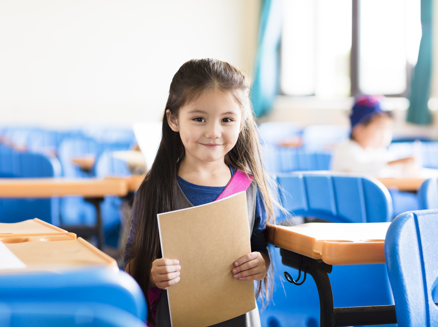 有一次,一群小学生在上课,老师问:"如果你的妈妈让你选,你想要一个