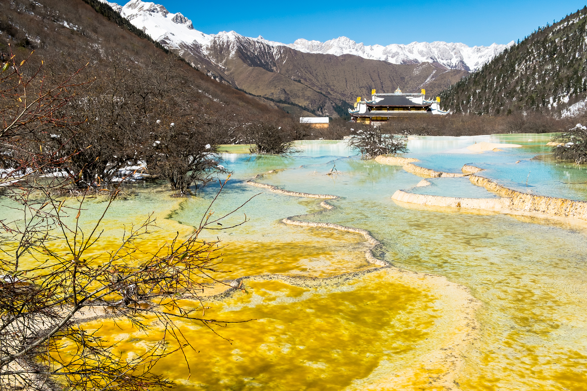 稻城亚丁的五色海,避暑旅游的神秘湖泊?