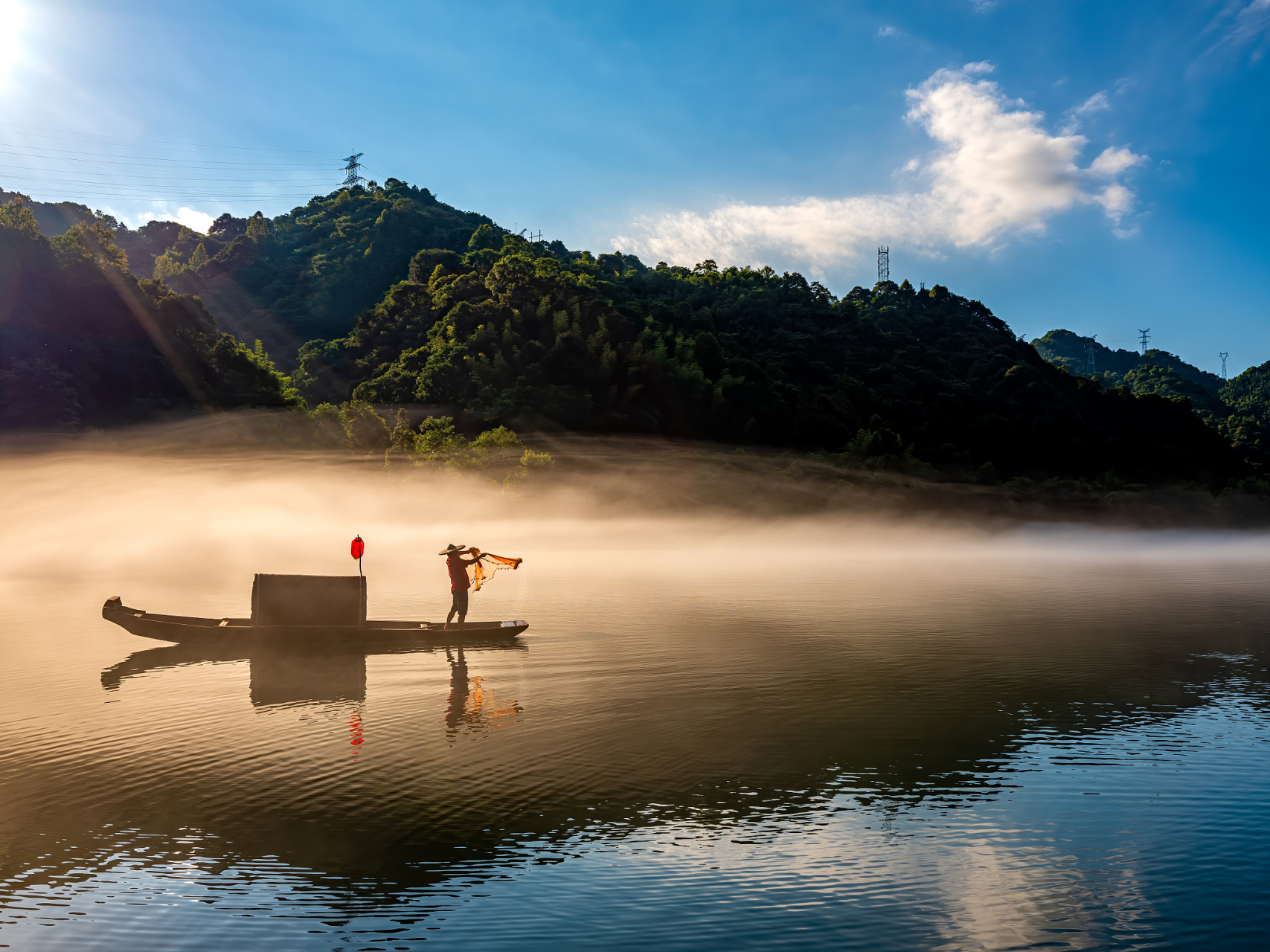 东江湖风景旅游区位于湖南省资兴市境内,是国家级风景名胜区,国家5a级