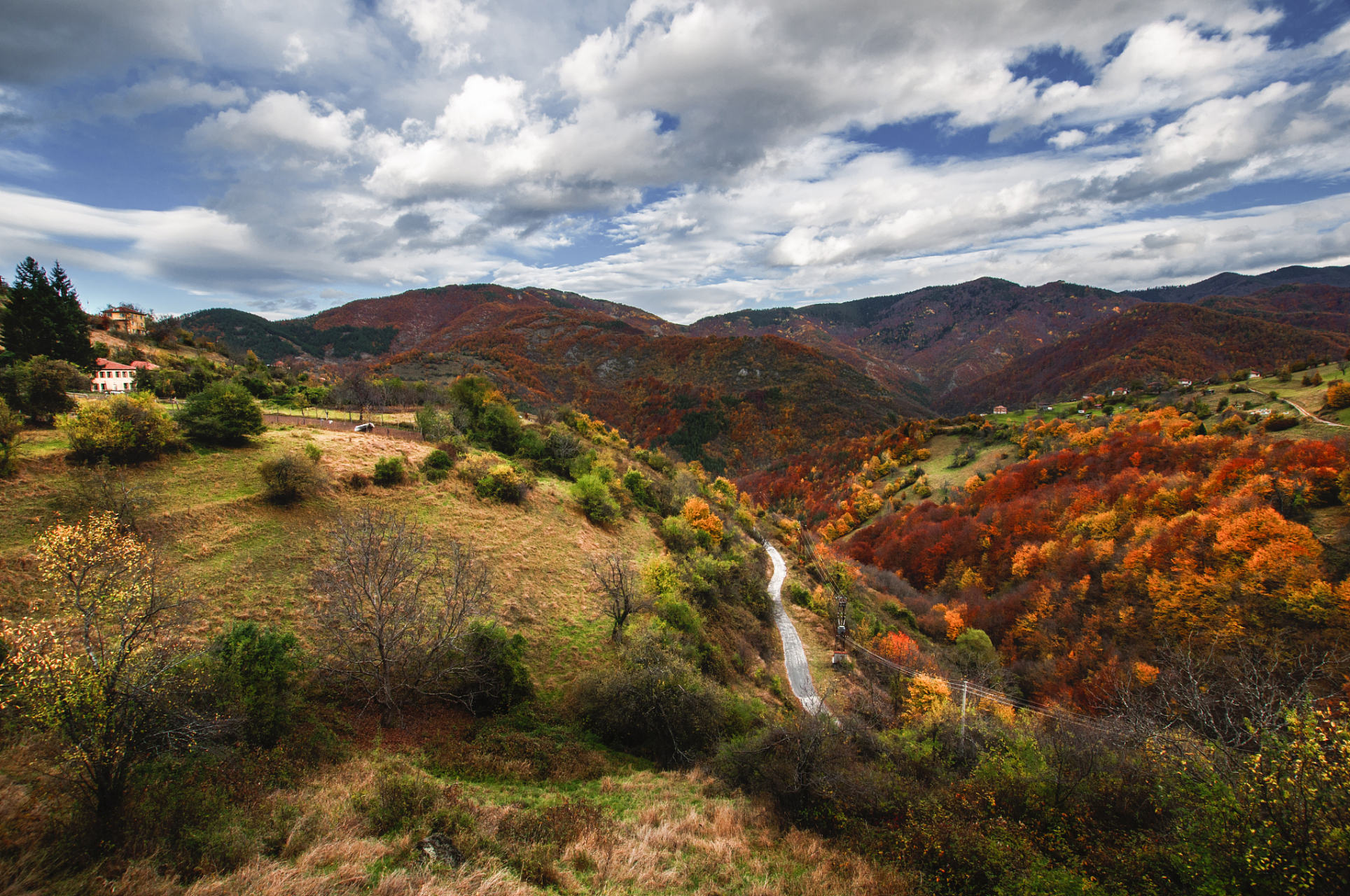 心定西再出发#黄香沟风景区位于甘肃省定西市岷县境内,是一个以奇峰
