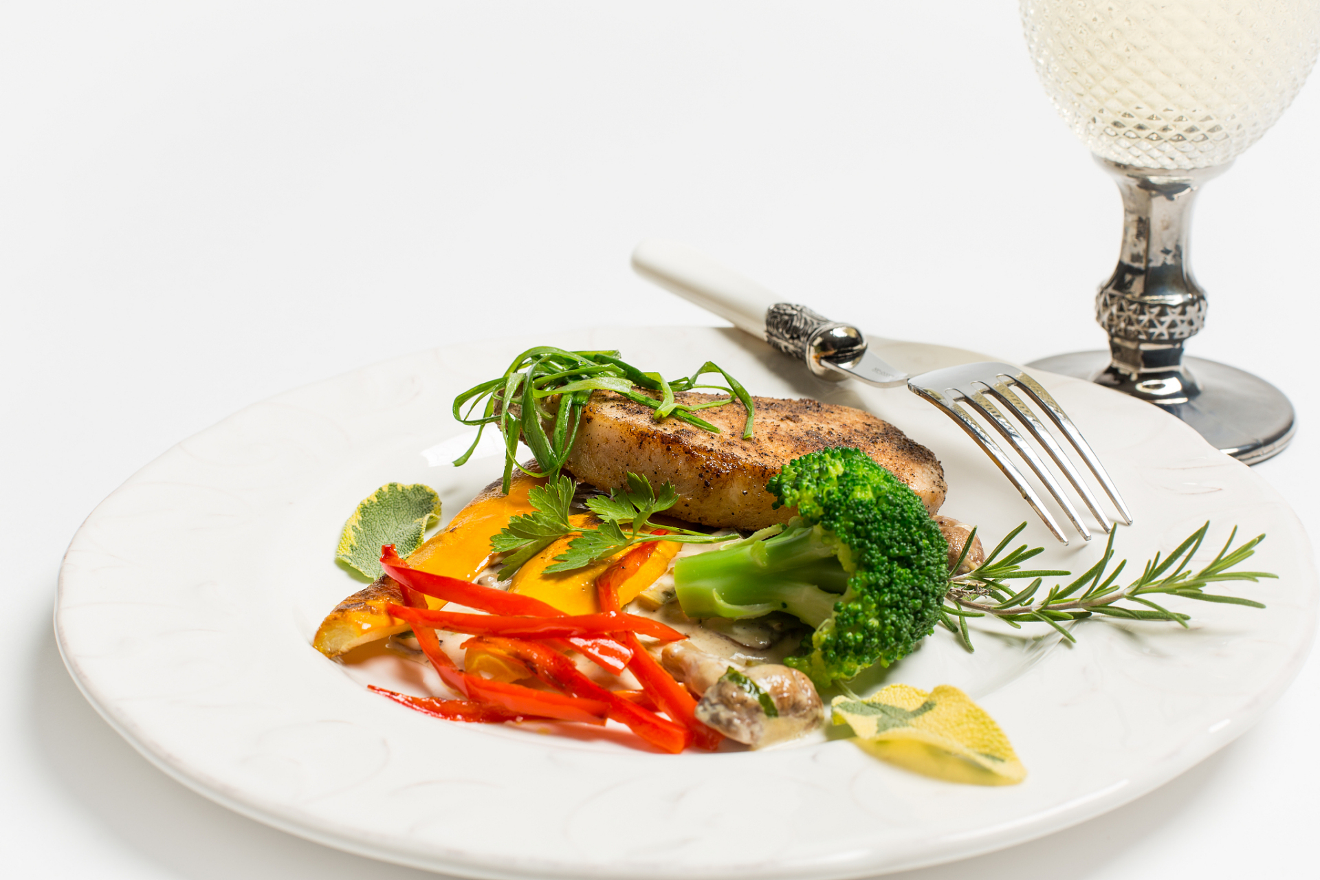 吃西餐的时候,你知道刀叉的正确摆放方式吗?