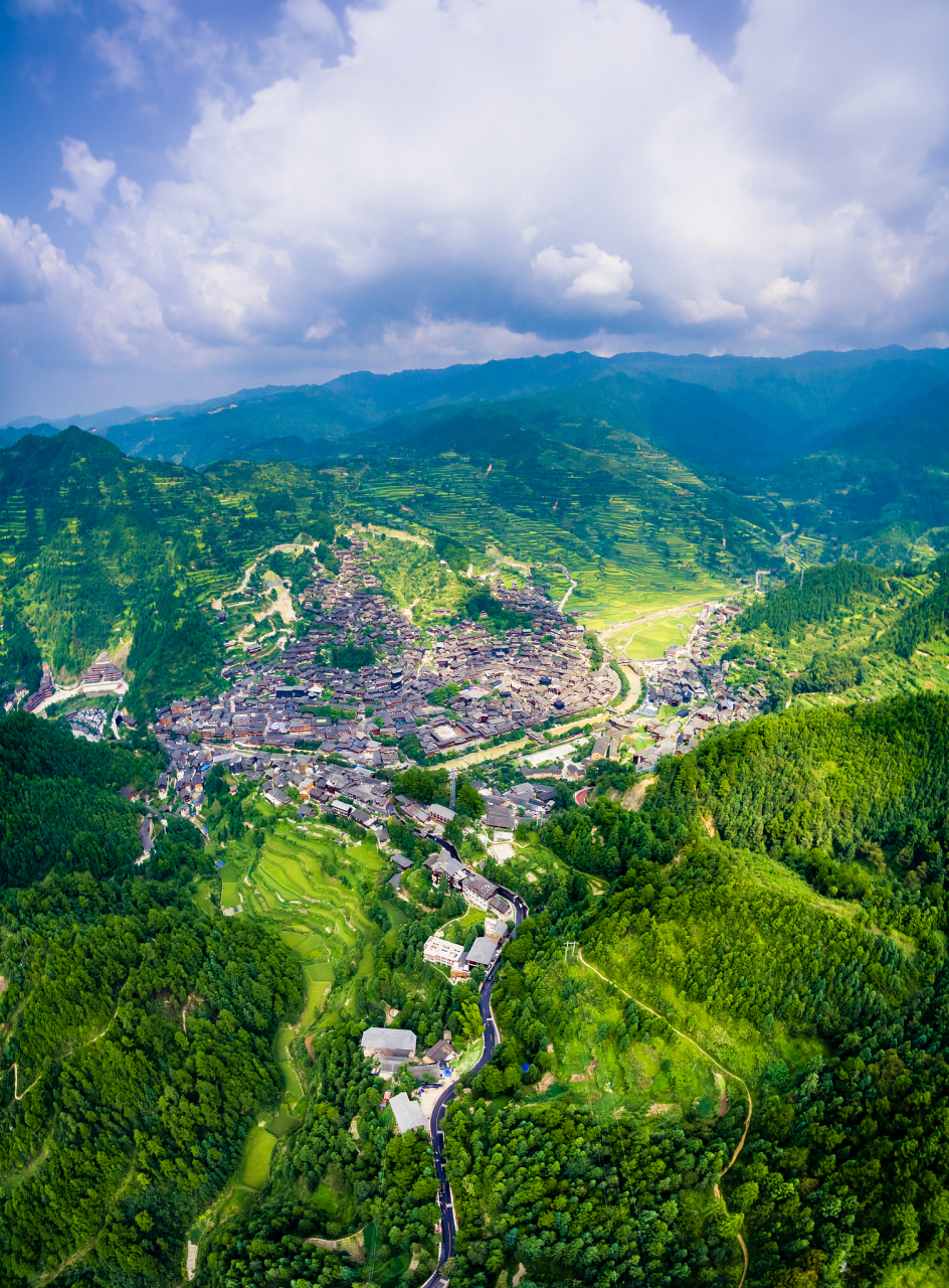 这里有壮美的哀牢山国家森林公园,戛洒大槟榔园,还有神秘的磨盘山国家