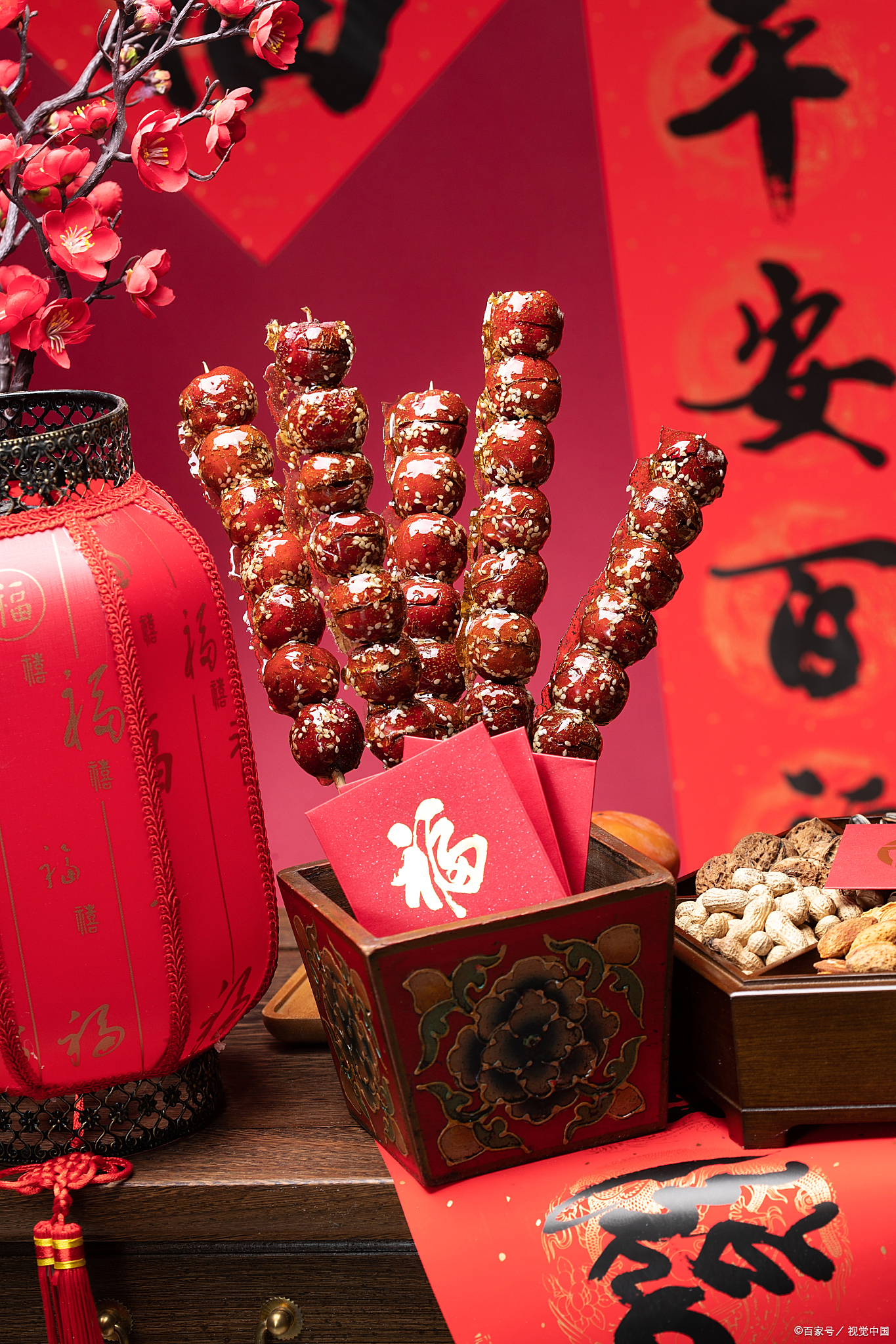 姐弟俩到农村老家过年,正当大人们都在准备年货的时候