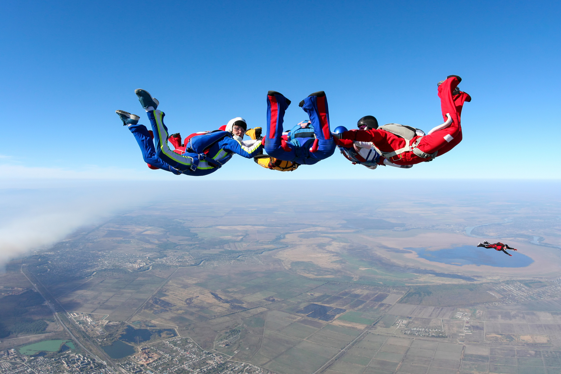 自由落体运动是指物体只在重力作用下从静止开始下落的运动.