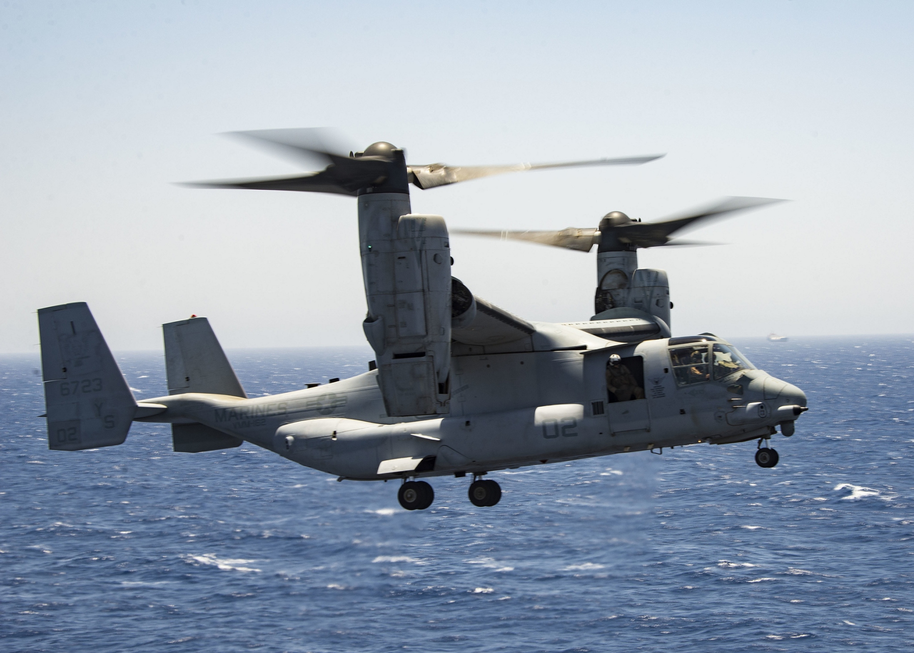 1小时内4架鱼鹰运输机据日迫降,驻日美军又出事了!