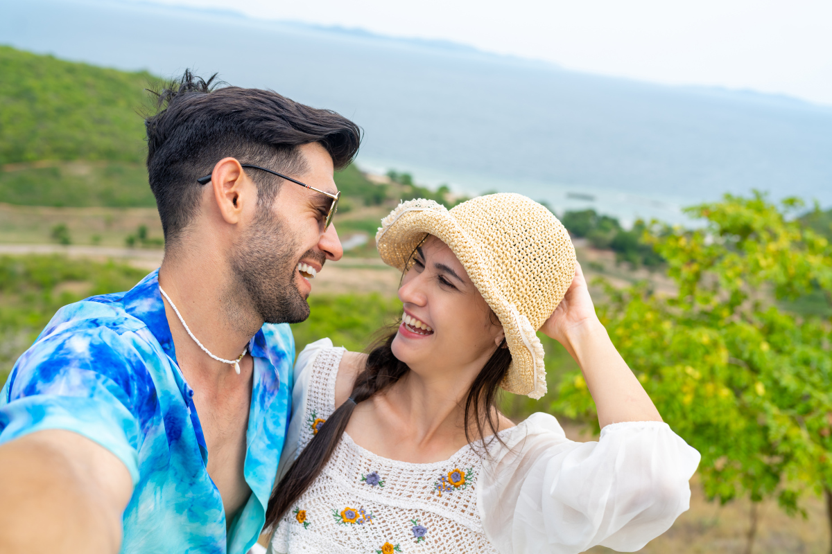 在探讨去爱一个让你笑的人这一深刻而温馨的主