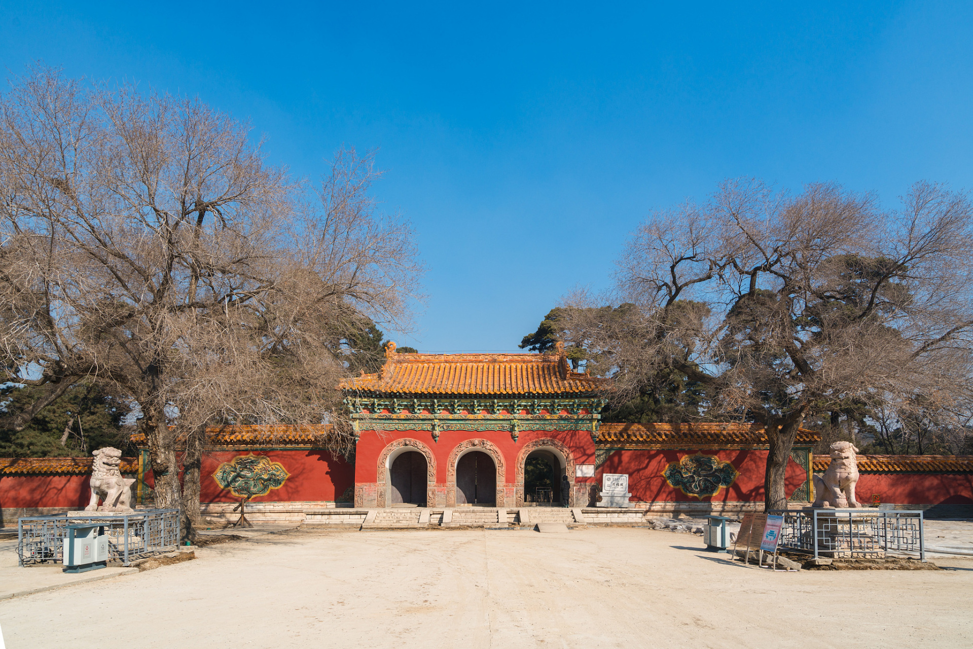 镜头里的春天#步入沈阳清东陵,如同翻开一部沉甸甸的历史画卷,那位于