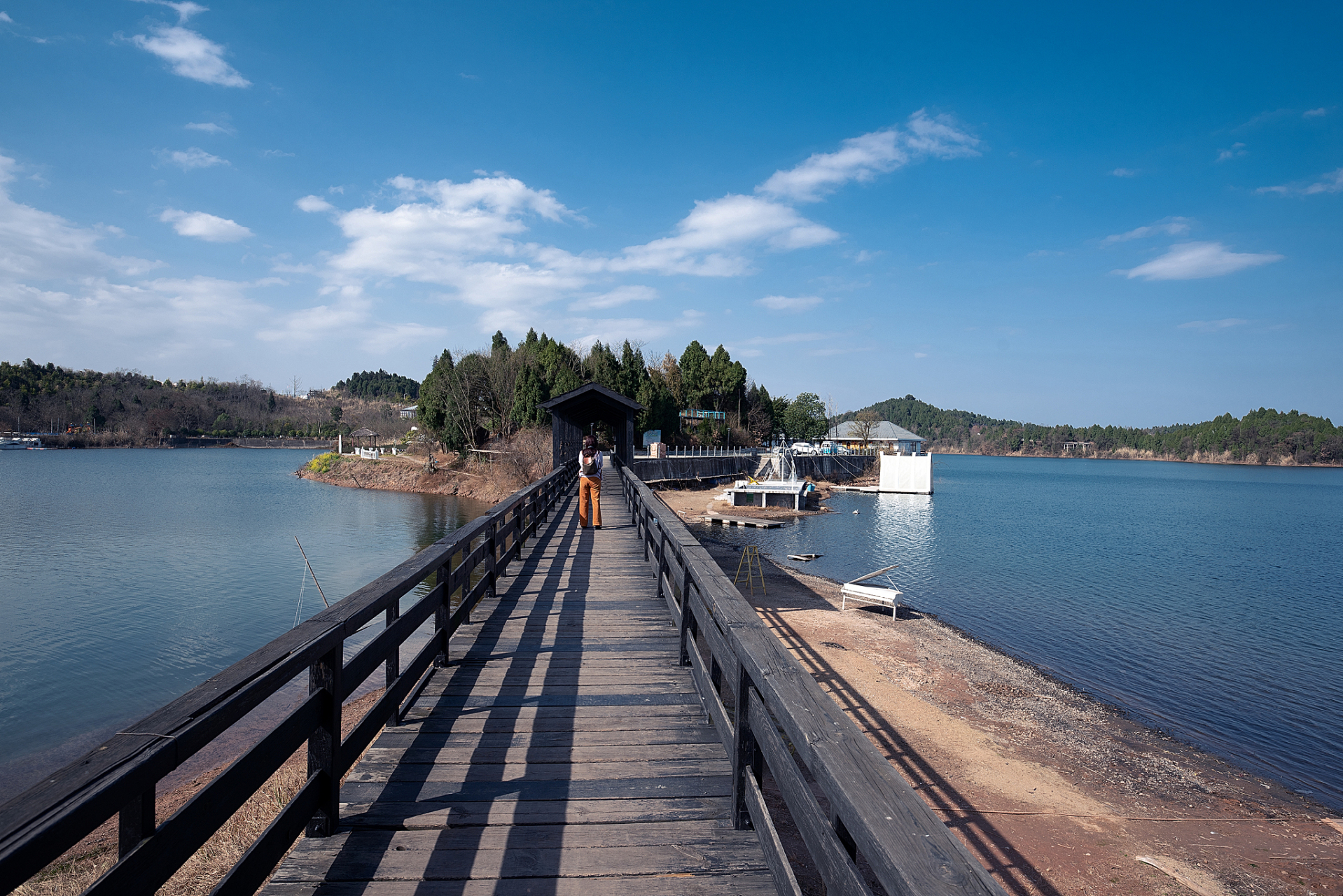 黑龙滩风景区,位于四川省仁寿县,是一个集休闲,娱乐,观光于一体