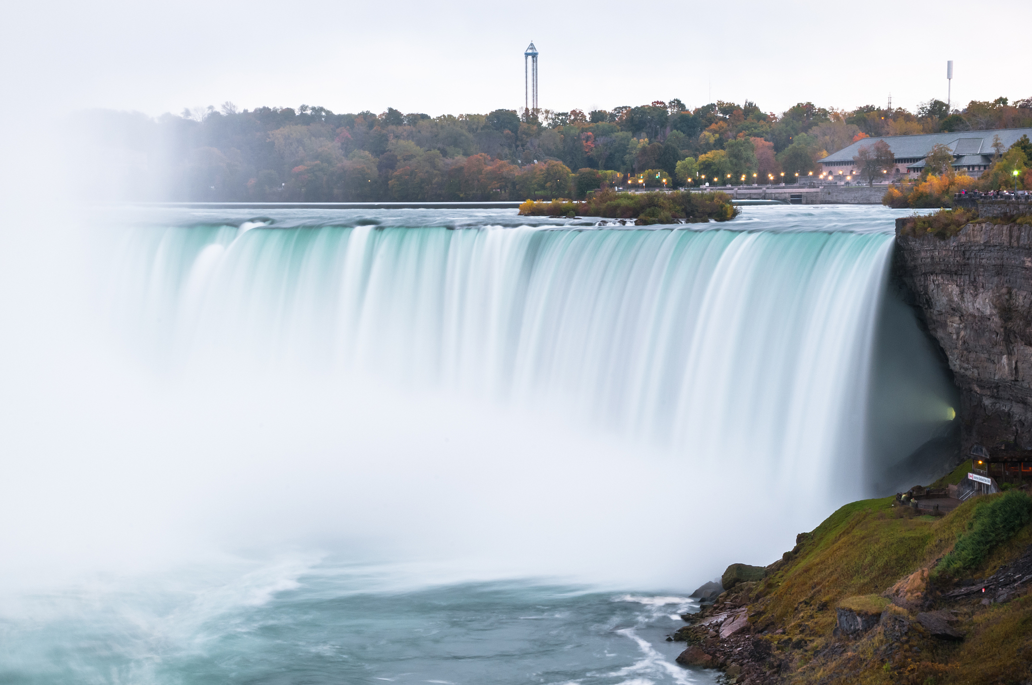 加拿大尼亚加拉瀑布,自然力量,瀑布的轰鸣