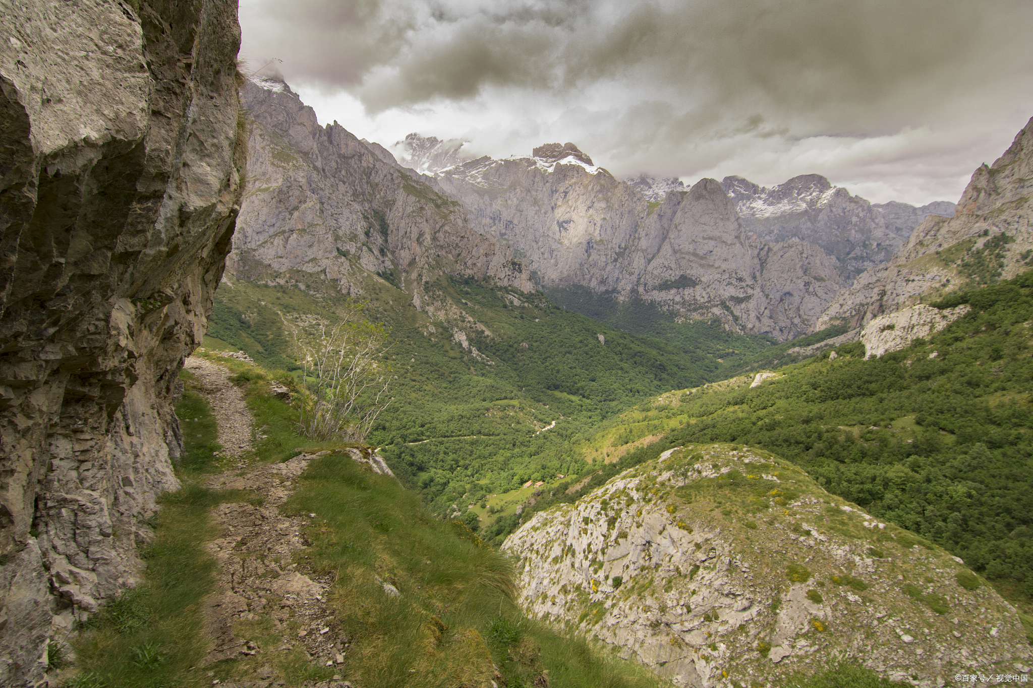 在英国苏格兰的心脏地带,格兰扁山脉的怀抱中,矗立着一座令人心潮澎湃