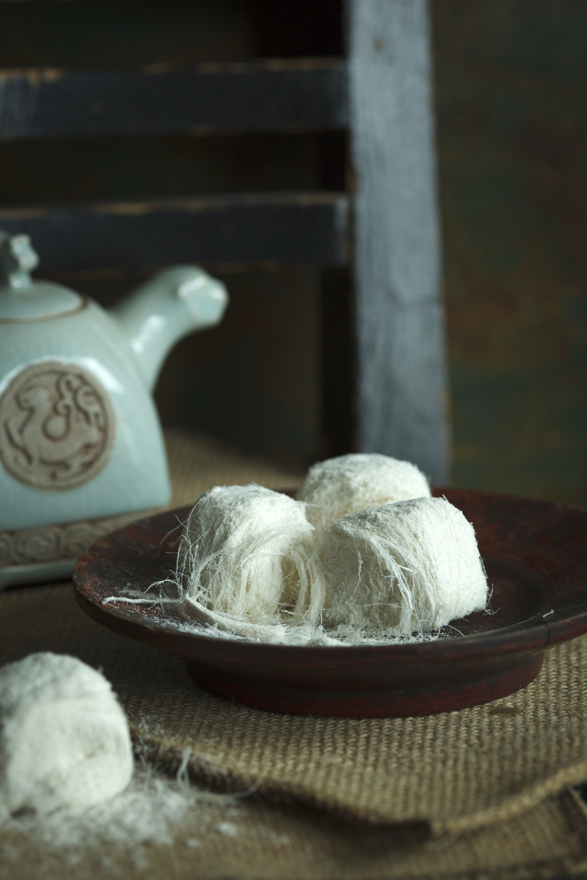 龙须酥  正宗龙须酥为安徽省安庆市特产.