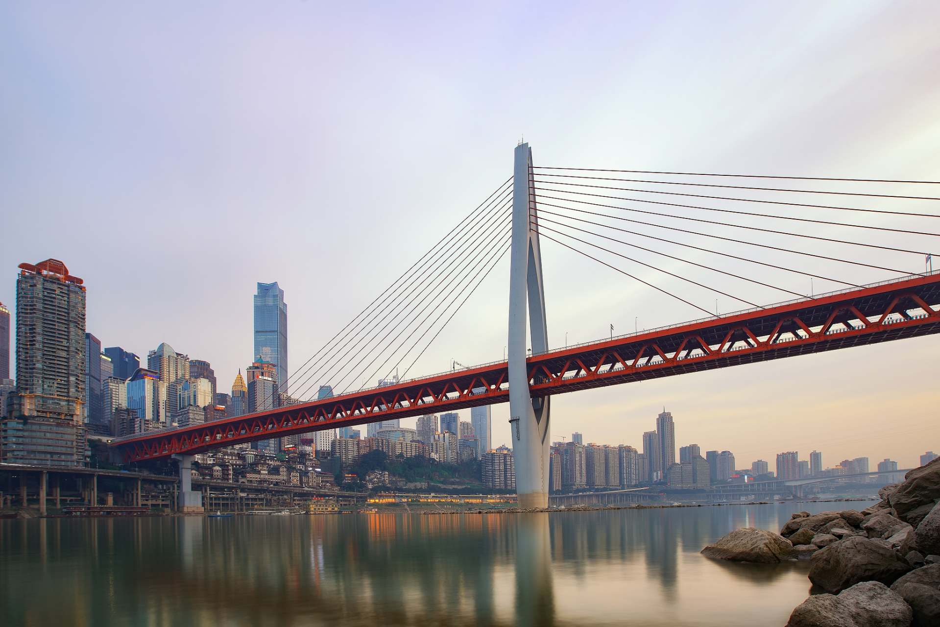 最近,巴南区白居寺长江大桥凭借其科幻般的造型,火遍了社交网络.