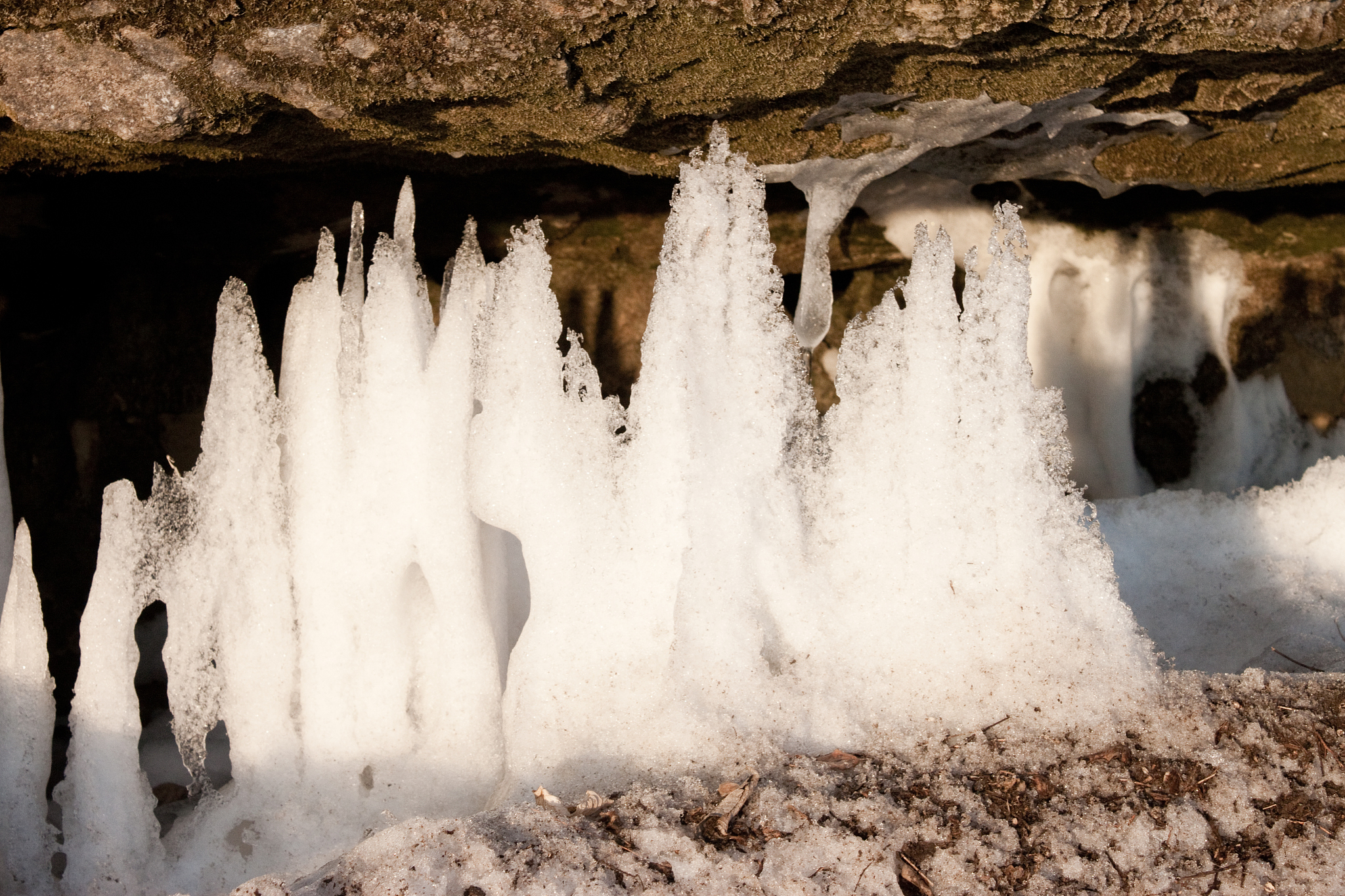 成都彭州小鱼洞的溶洞餐厅,吃饭擦汗:这钟乳石滴水
