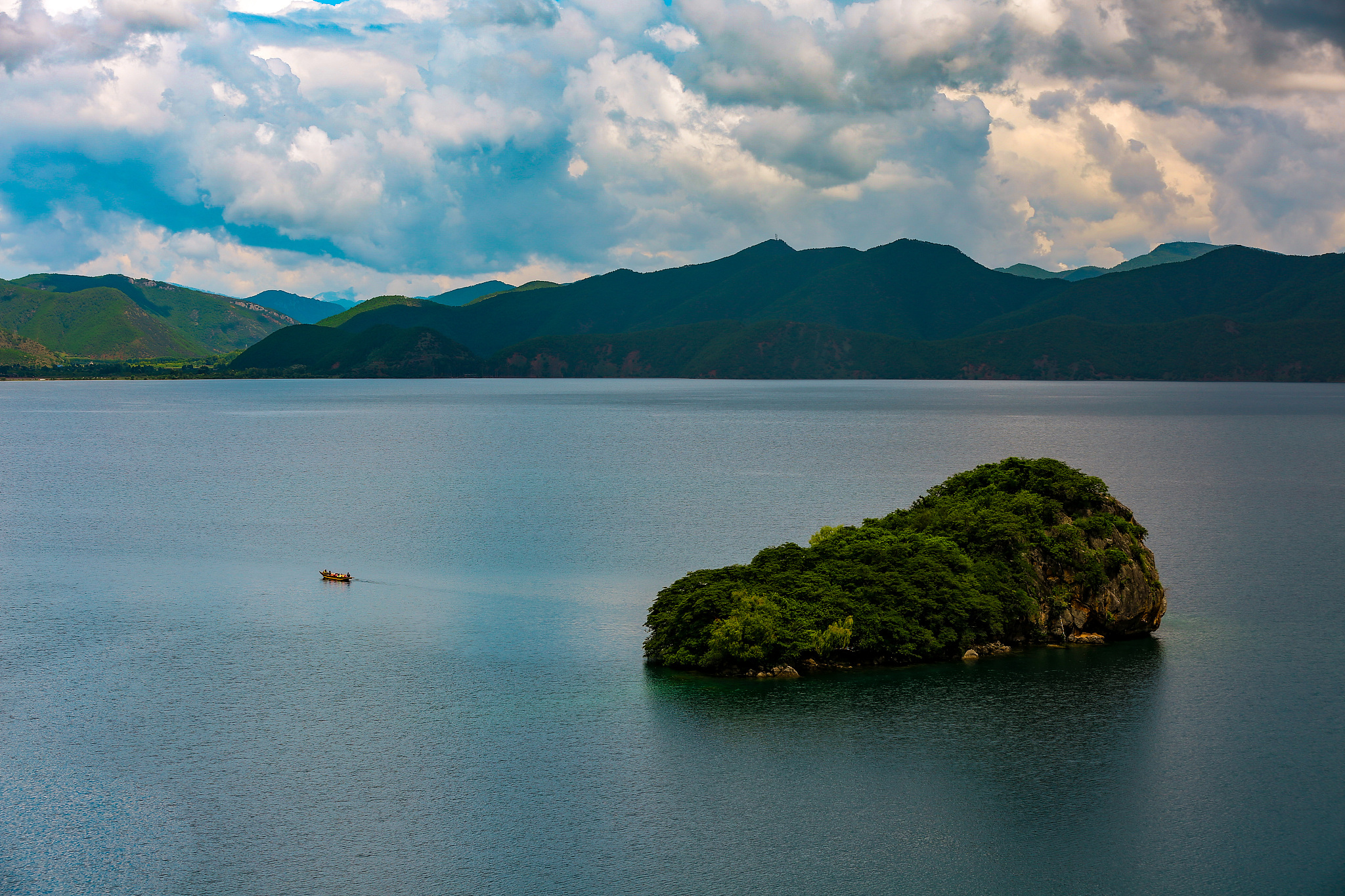 泸沽湖水性杨花:湖水的试金石,纯净美的象征