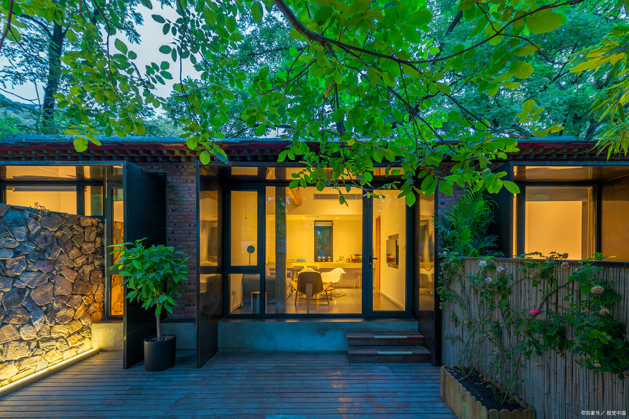 春色未央,烟雨未眠,愿你朝气蓬勃,且与春风共盛宴