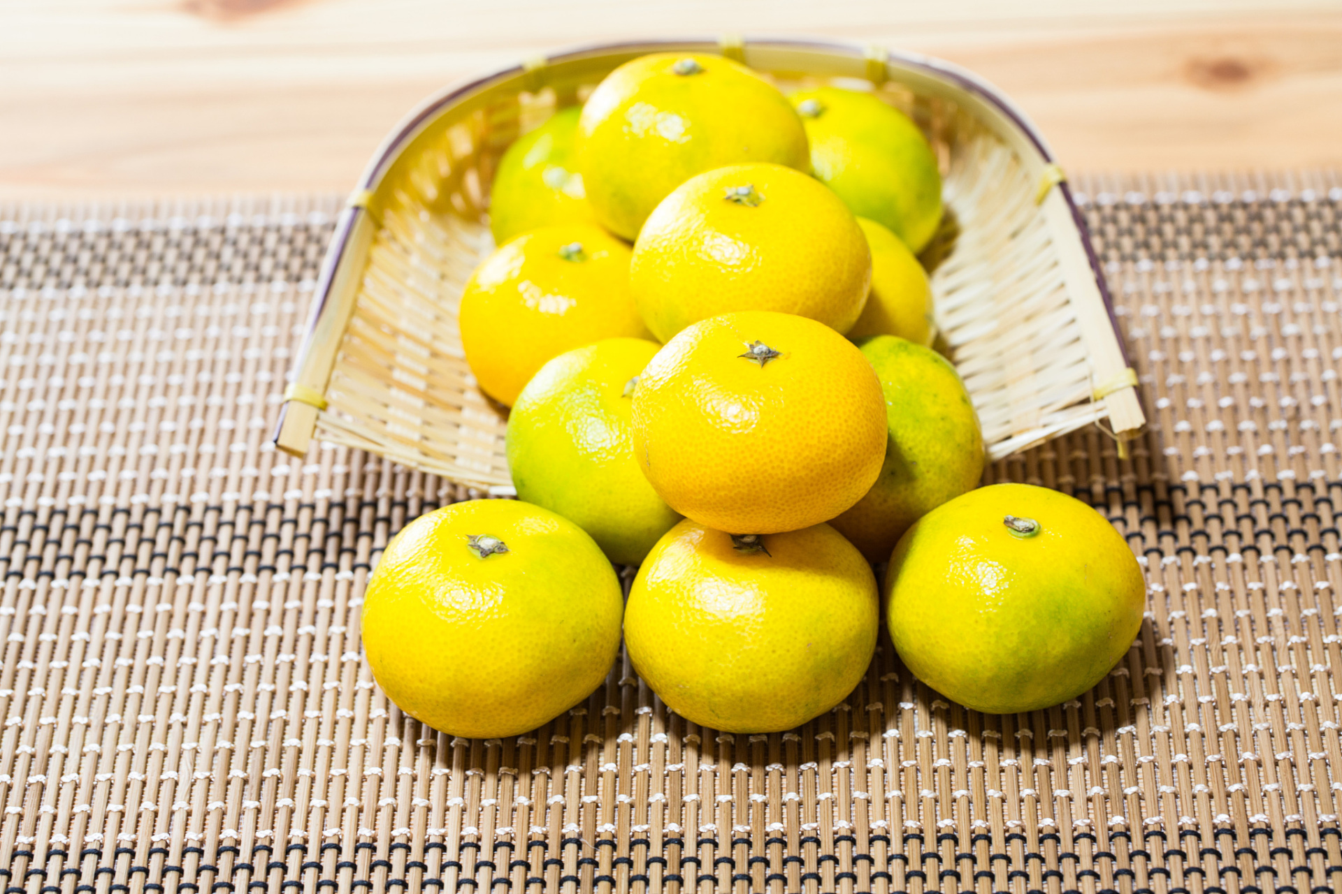 健康经验笔记# 金桔是上火还是降火  金桔,这一小巧玲珑的水果,常常