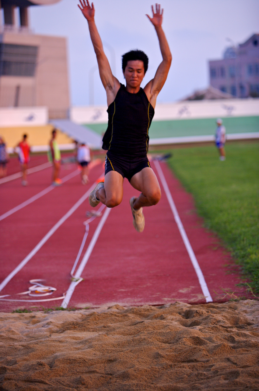 亚运进行时──三级跳远项目 三级跳远是一项极具观赏性的田径比赛