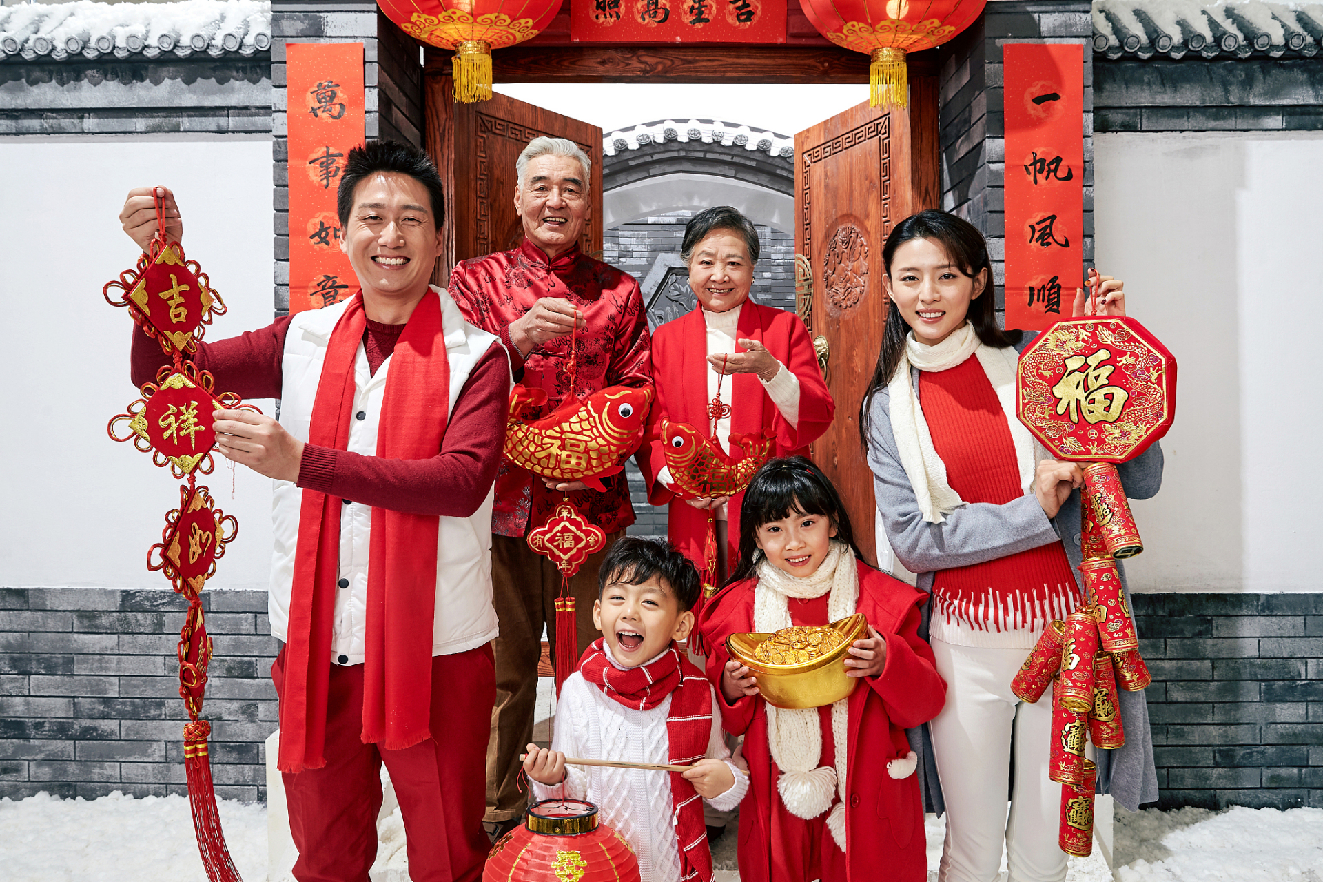 兔年春节,我们全家约在酒店一起团聚拜年.