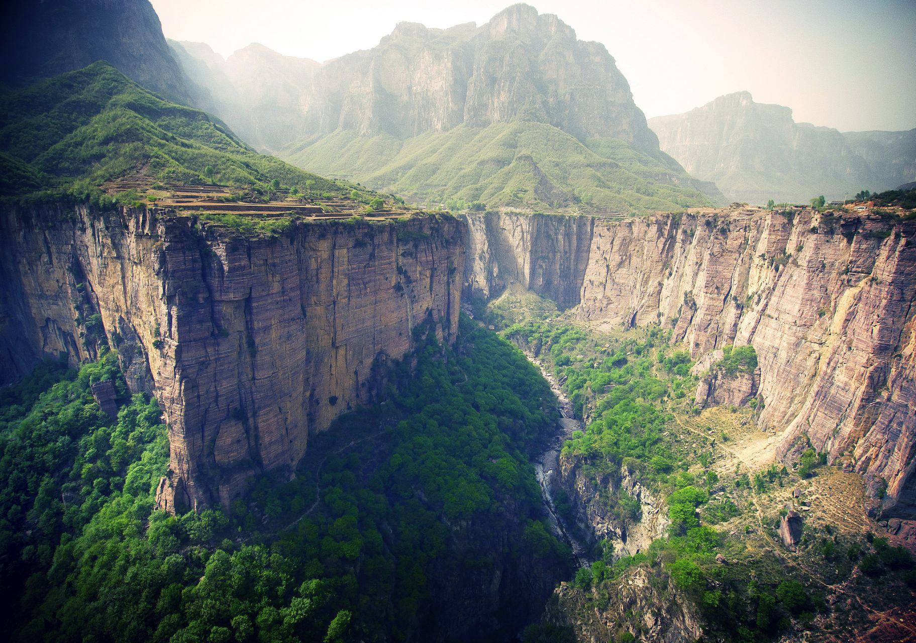 秦岭太行山中间的山图片