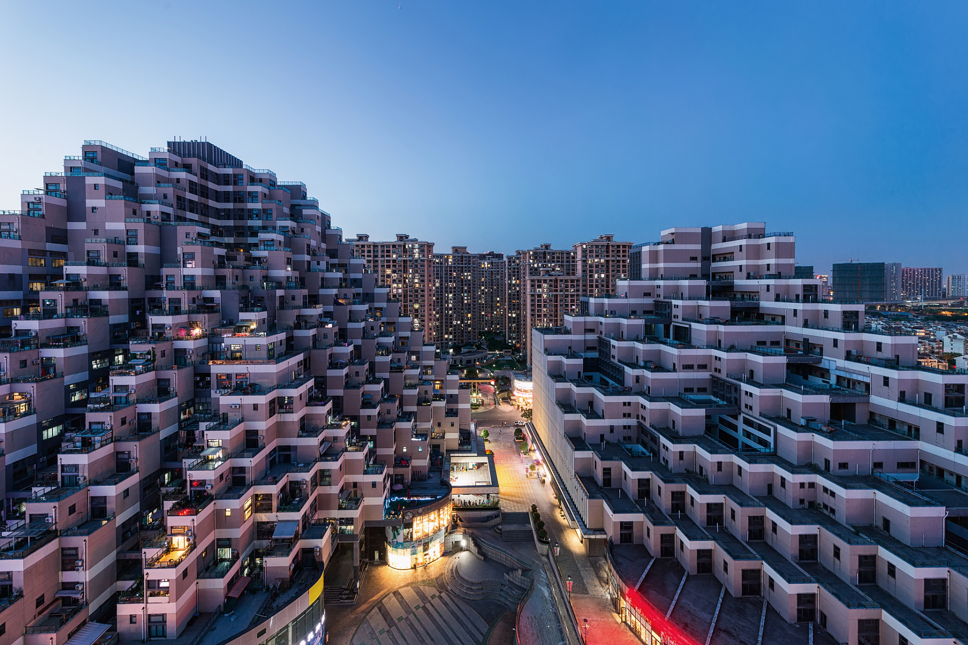 江苏昆山科幻建筑,网红建筑"游站·未来城",位于江苏省昆山市花桥经济