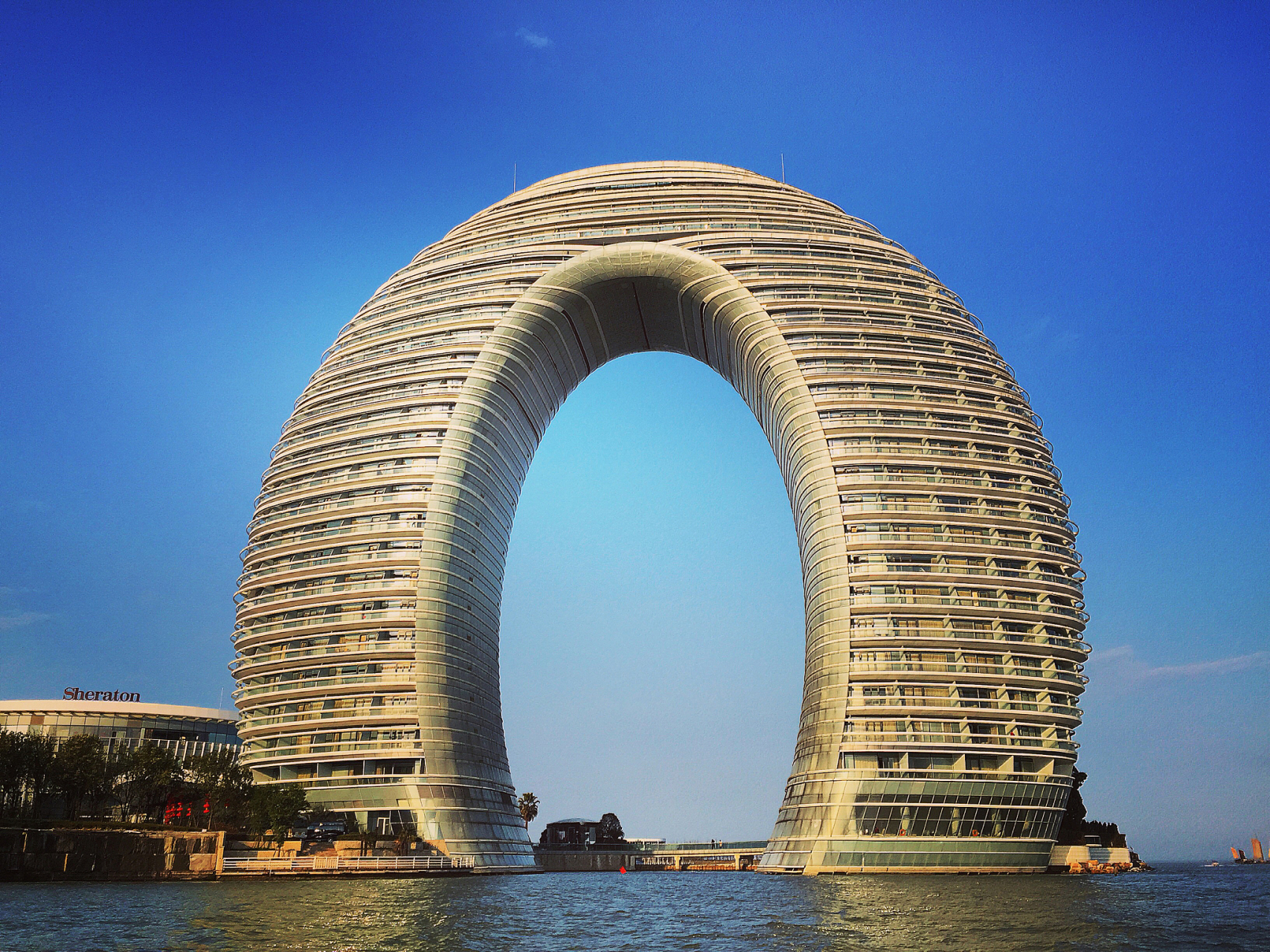 湖州市的湖指的是**太湖**.