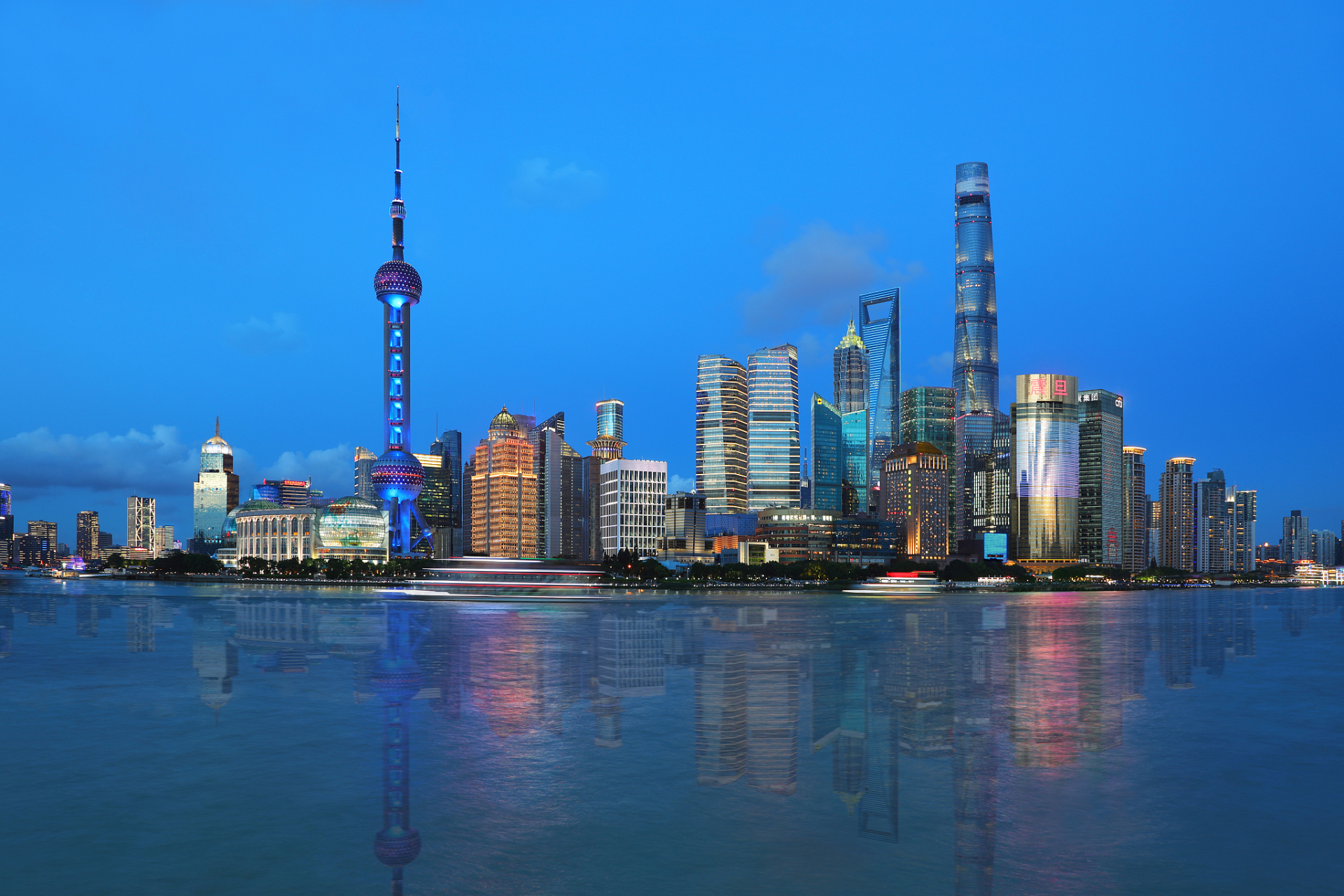 外滩,作为上海的标志性景点,承载了中国近代金融业和贸易发展的历史.