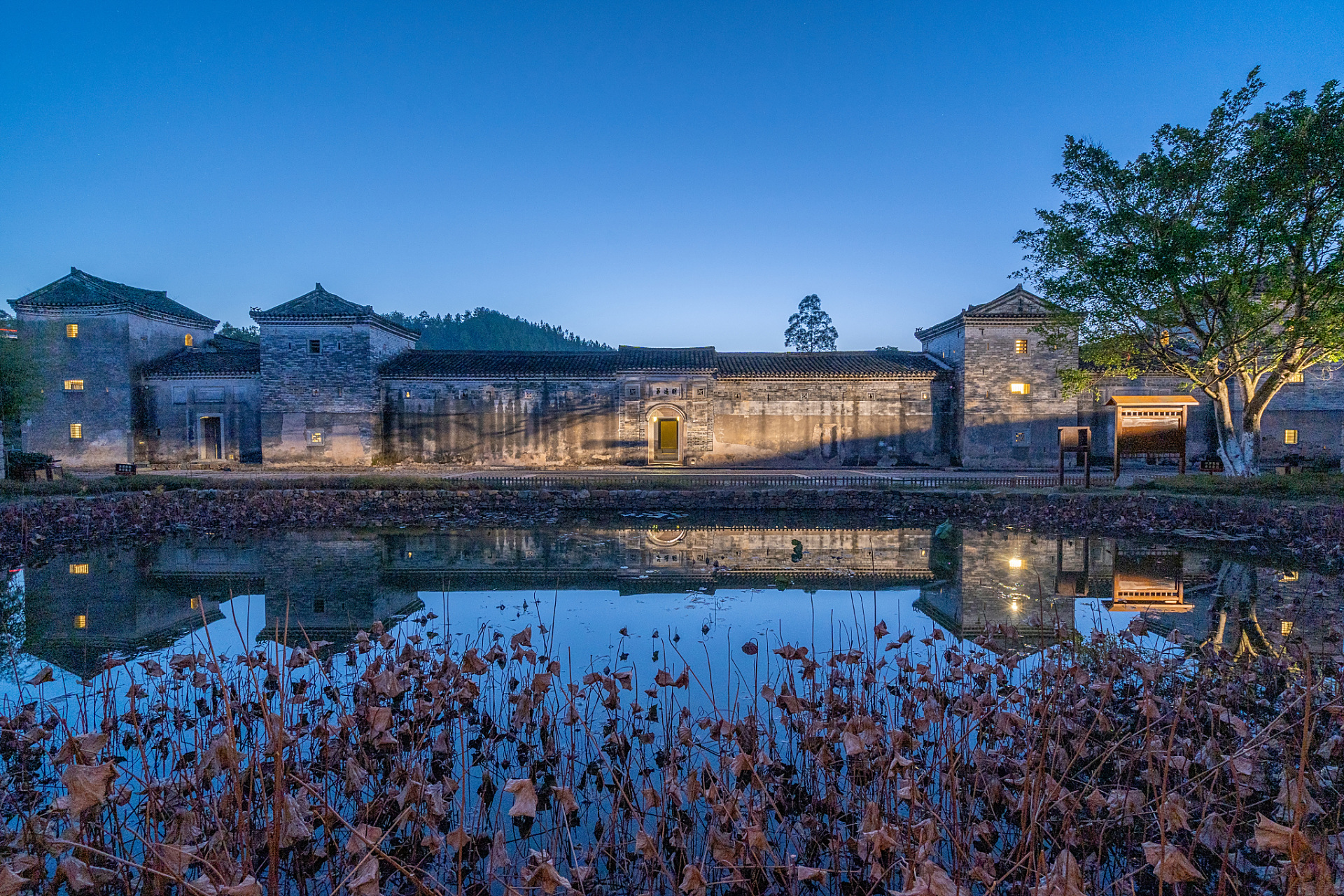 徐岙古村落,坐落于温州泰顺县筱村镇,是这个地区保存较完整的古村落之