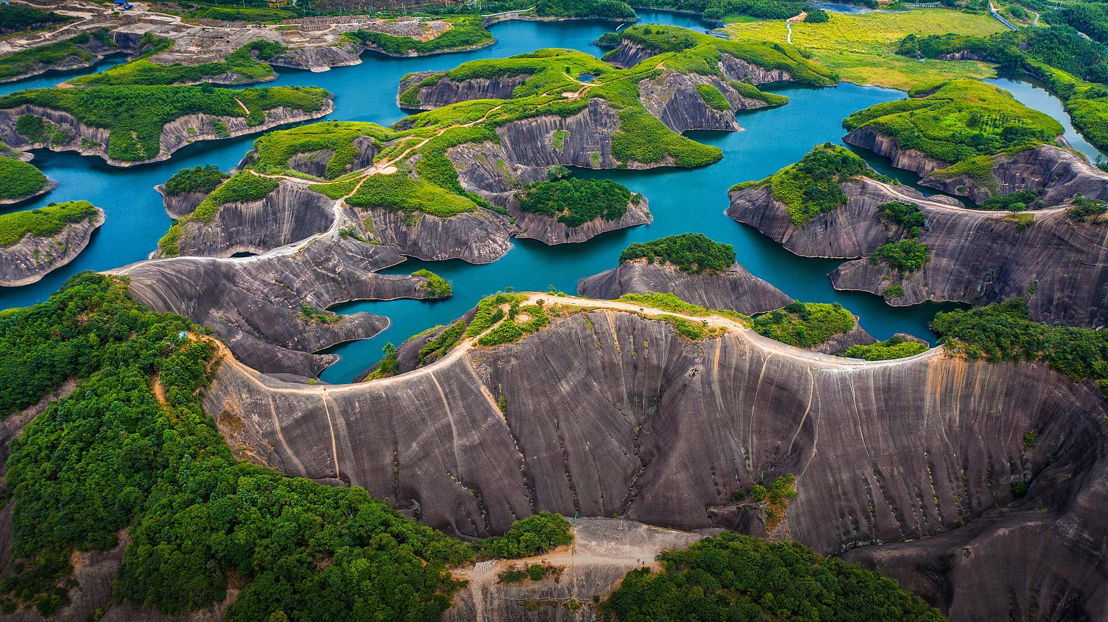 高椅岭攻略 1,高椅岭风景区是一个以险,奇,美为主要特点的天然原生态