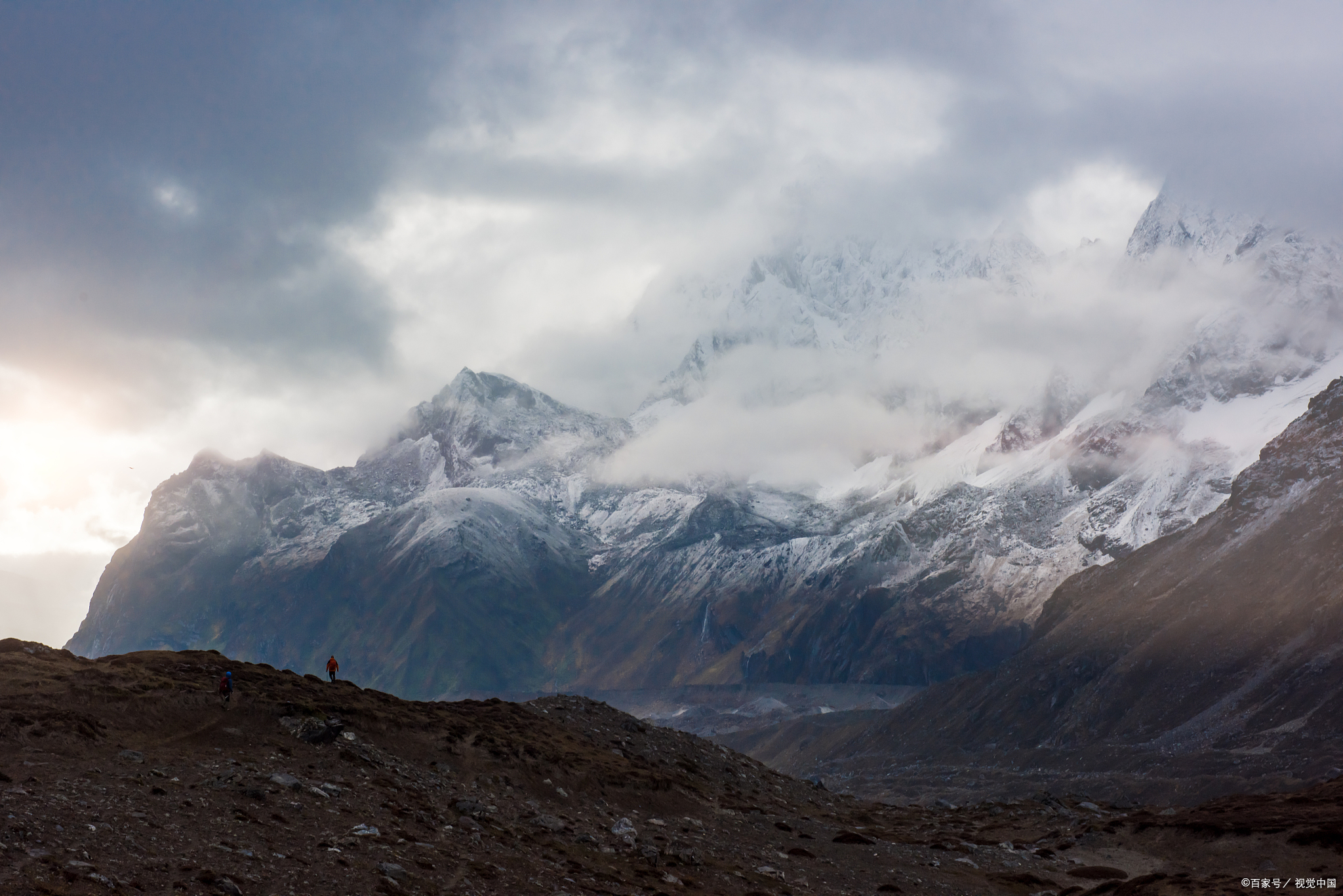 白雪皑皑的当金山
