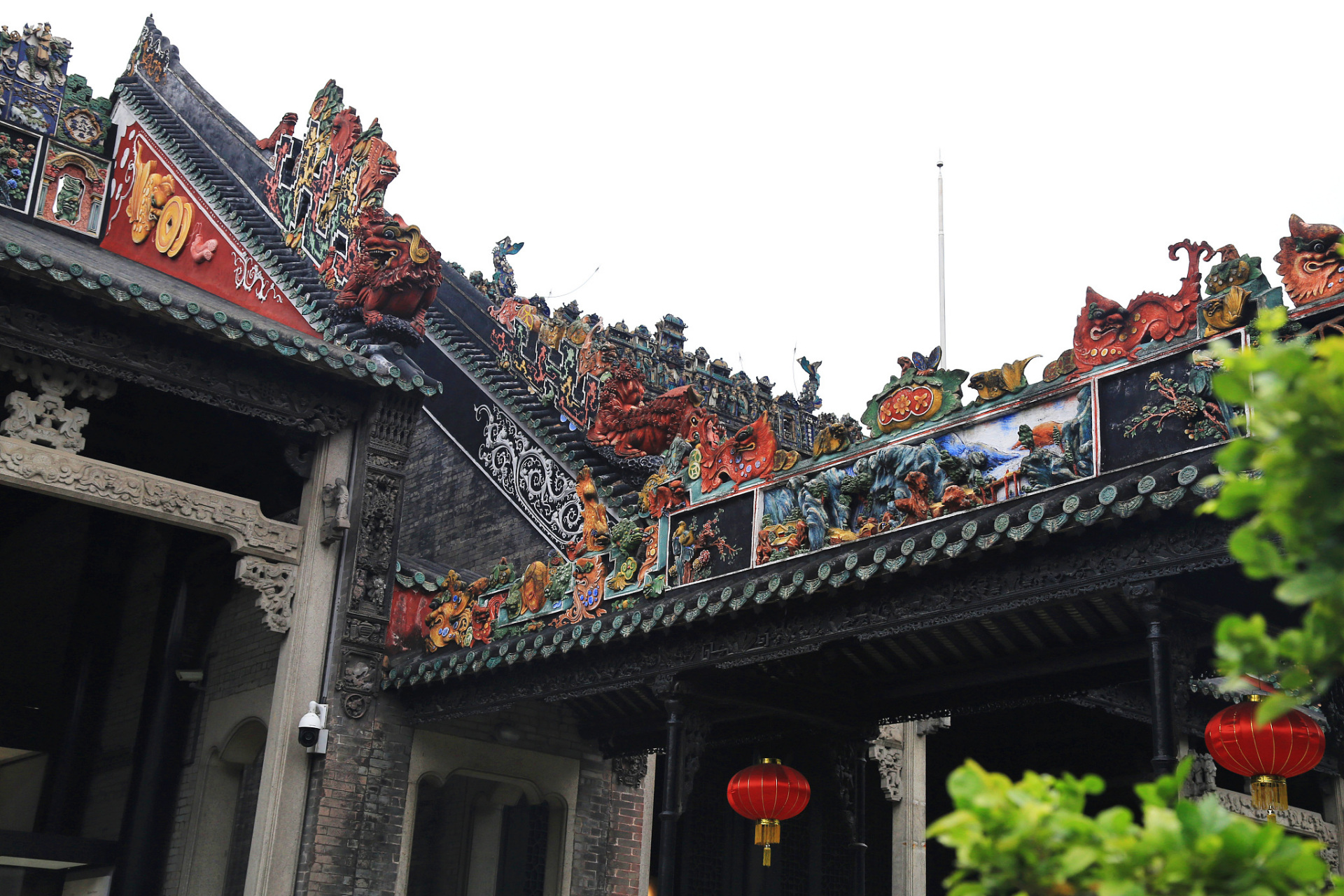 广州陈家祠,位于广州市荔湾区,是一座具有岭南建筑艺术特色的祠堂建筑