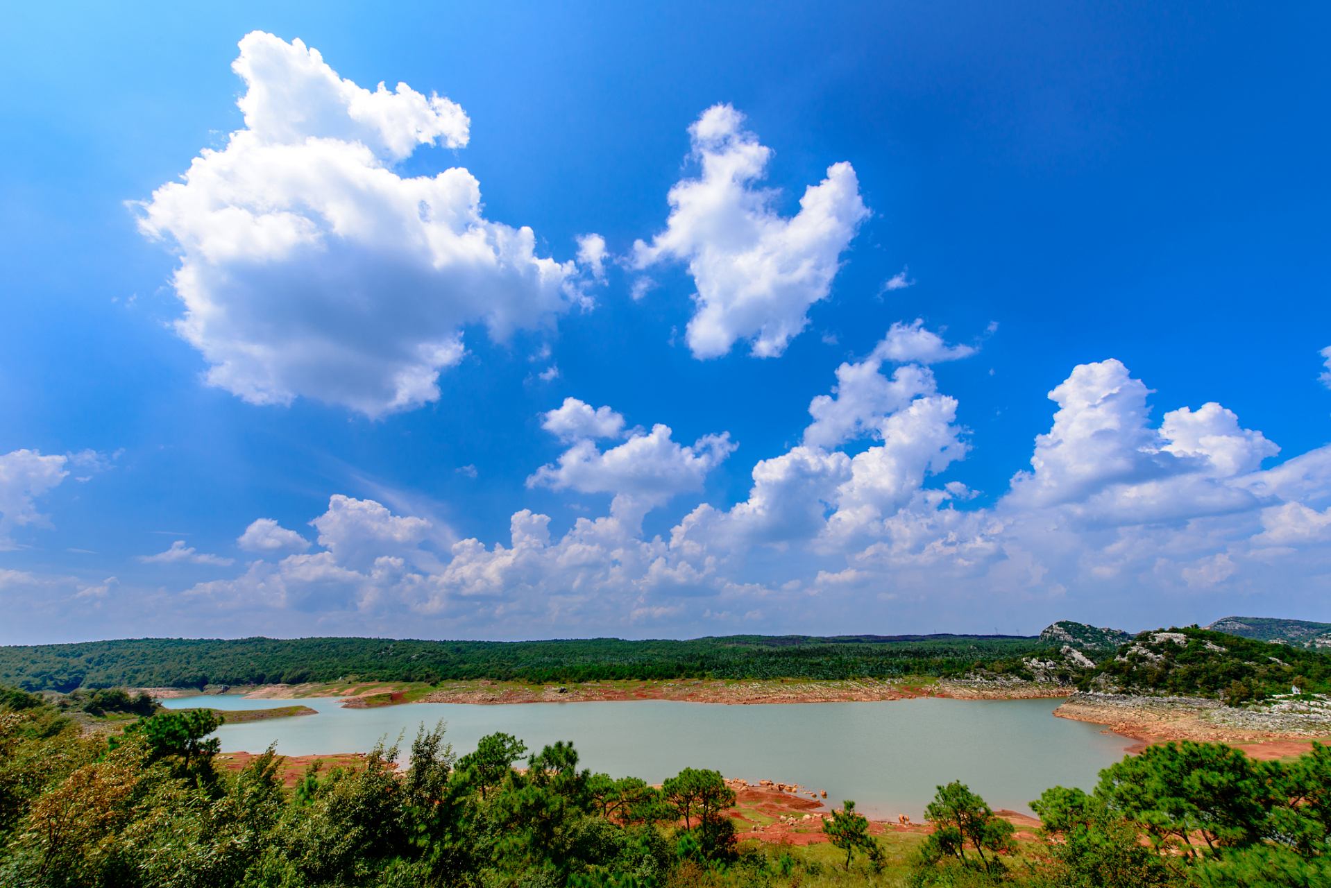 河南信阳南湾湖,一个美得如诗如画的地方.