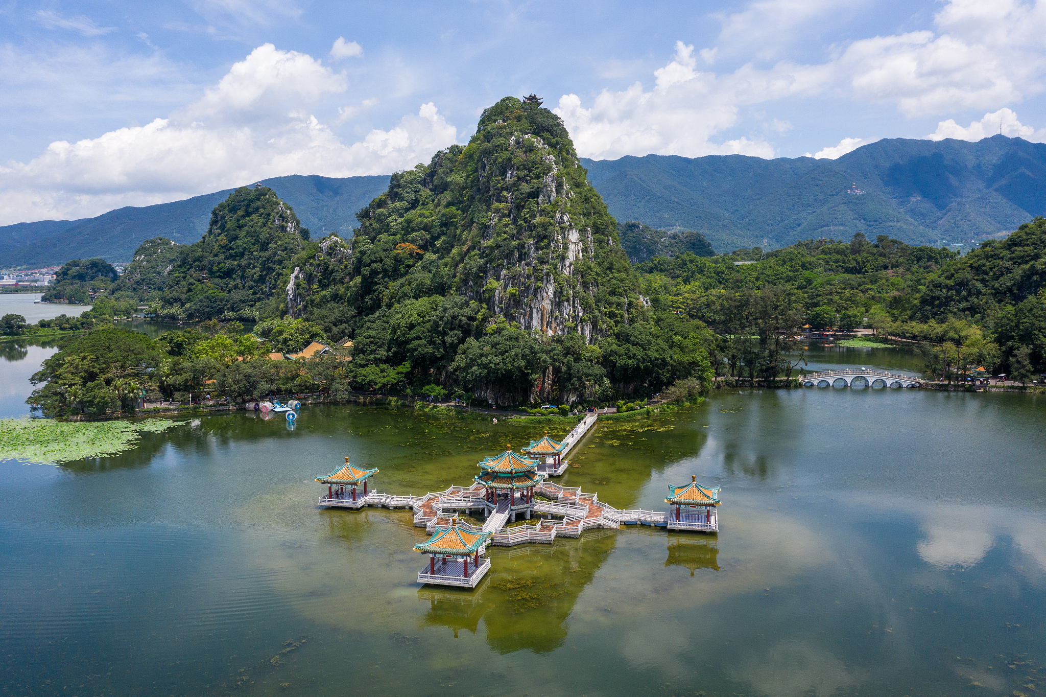 广东的肇庆七星岩的山水风光有哪些迷人之处?