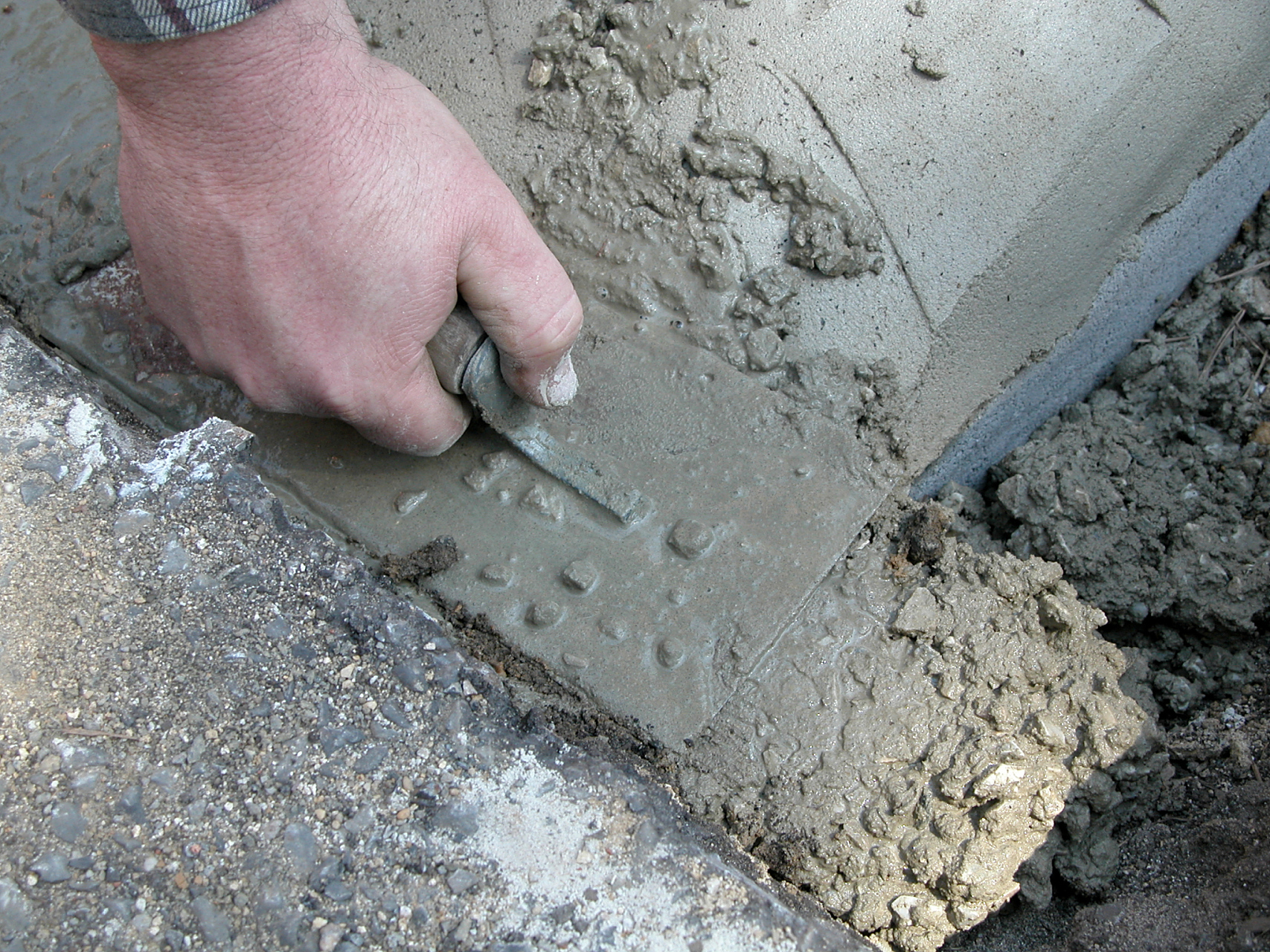 摘要:  高延性混凝土凭借卓越性能,环保可持续,施工简便和创新应用等