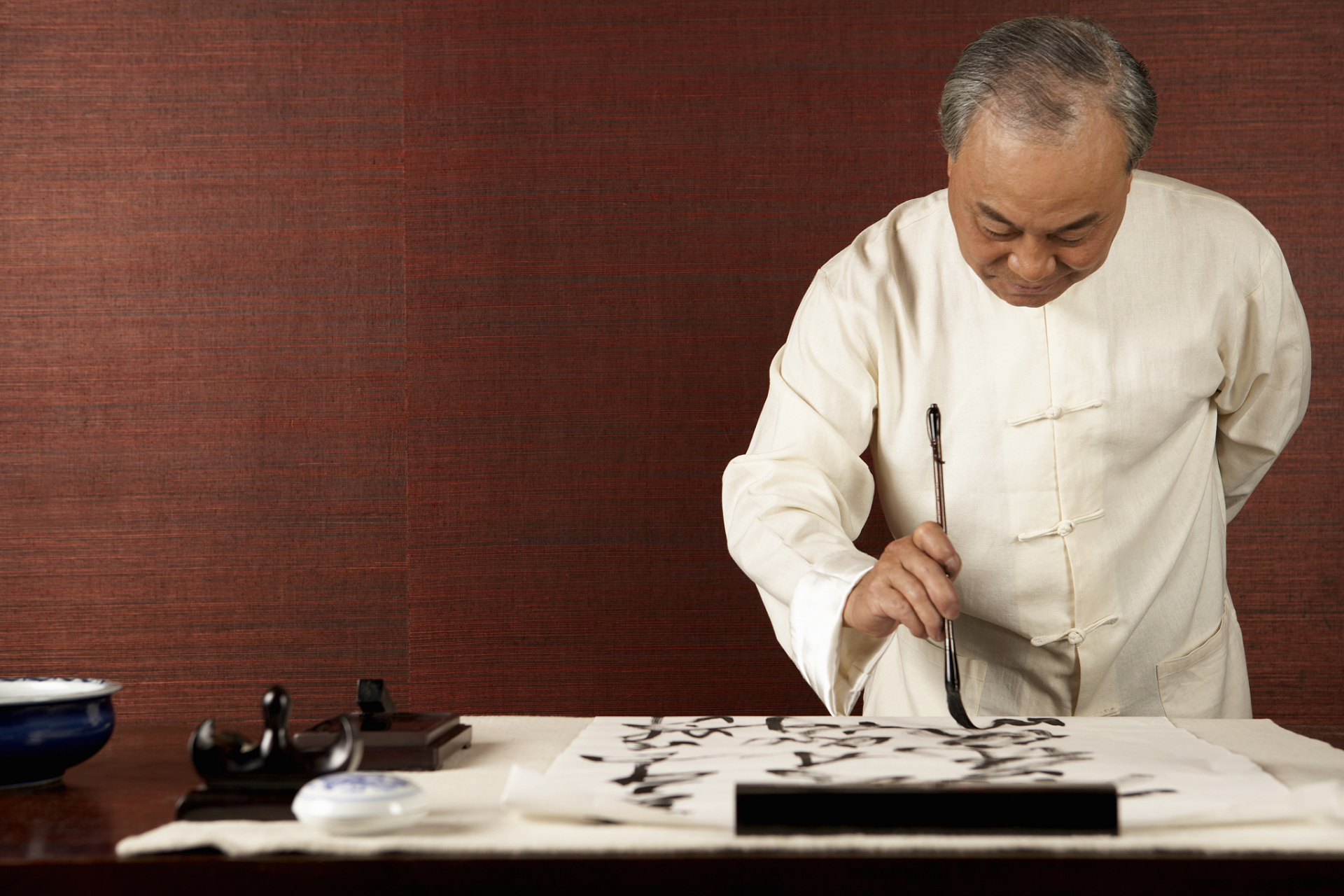 别忘了多临摹优秀作品哦~相信坚持的力量,你也能成为书法大师!