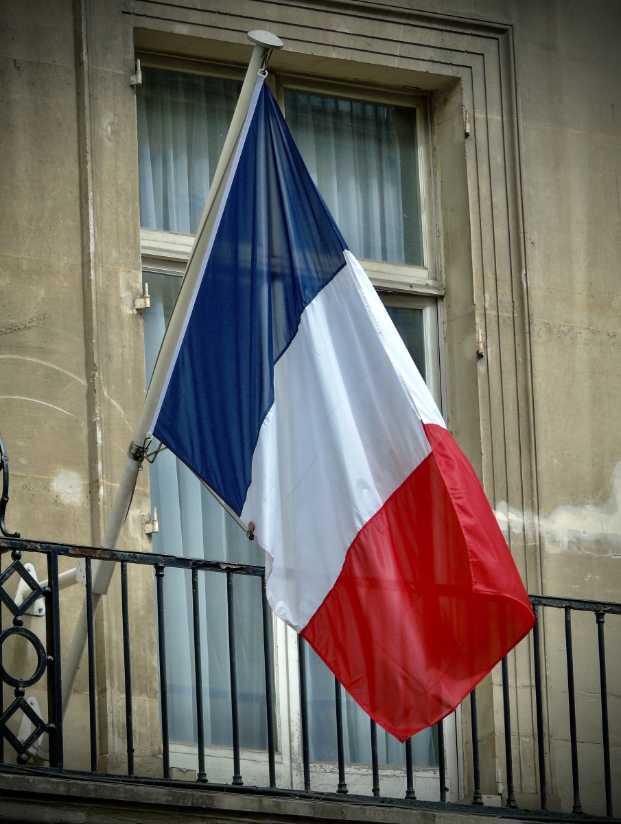 法国国旗色点亮奥运与旅游文化:象征自由,平等与博爱的璀璨绽放