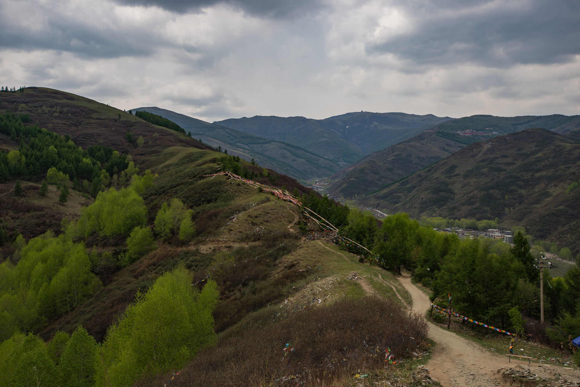 心定西再出发#定西西岩山位于甘肃省定西市附近,是一座集山水风光