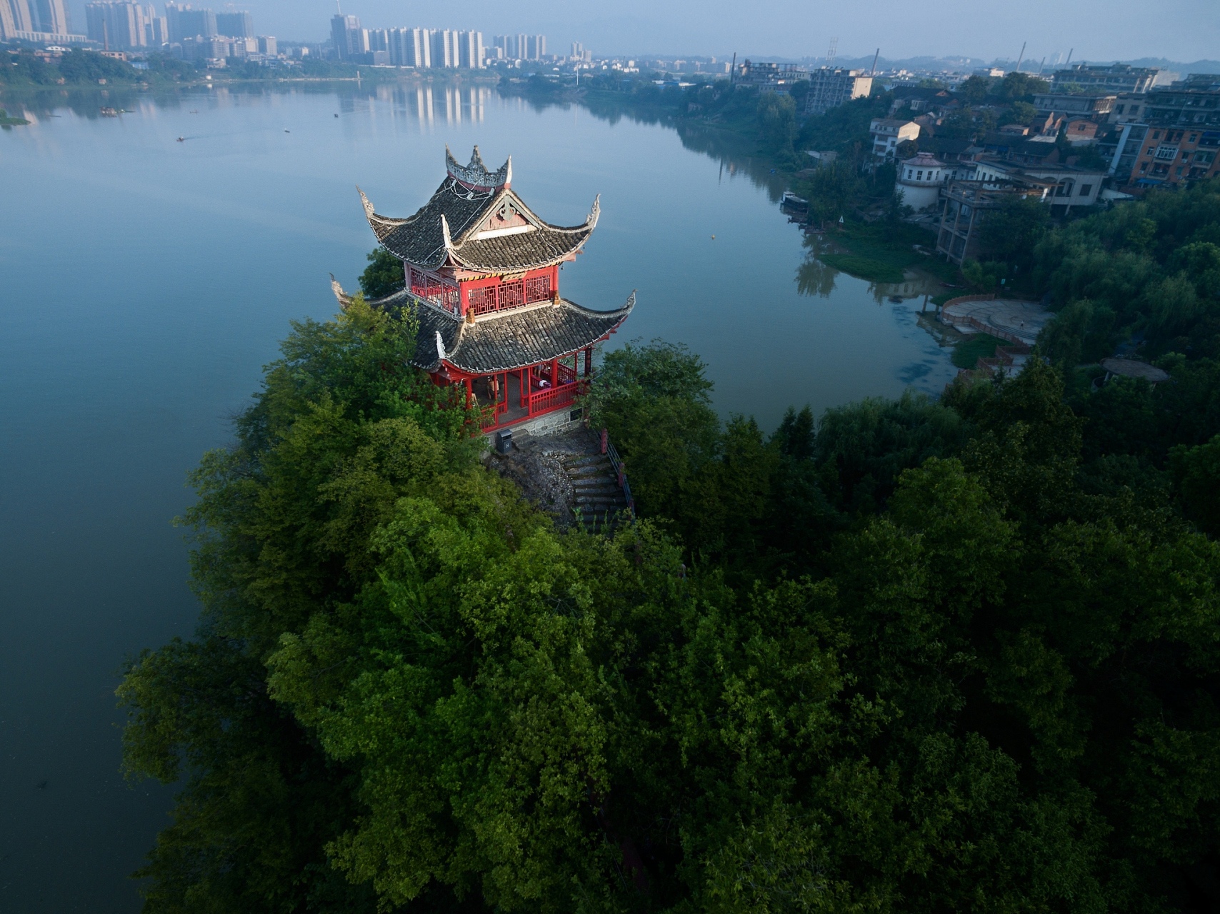 湖南正当夏#  夏日悠享:岳阳君山岛——碧波中的历史韵味与清凉  在