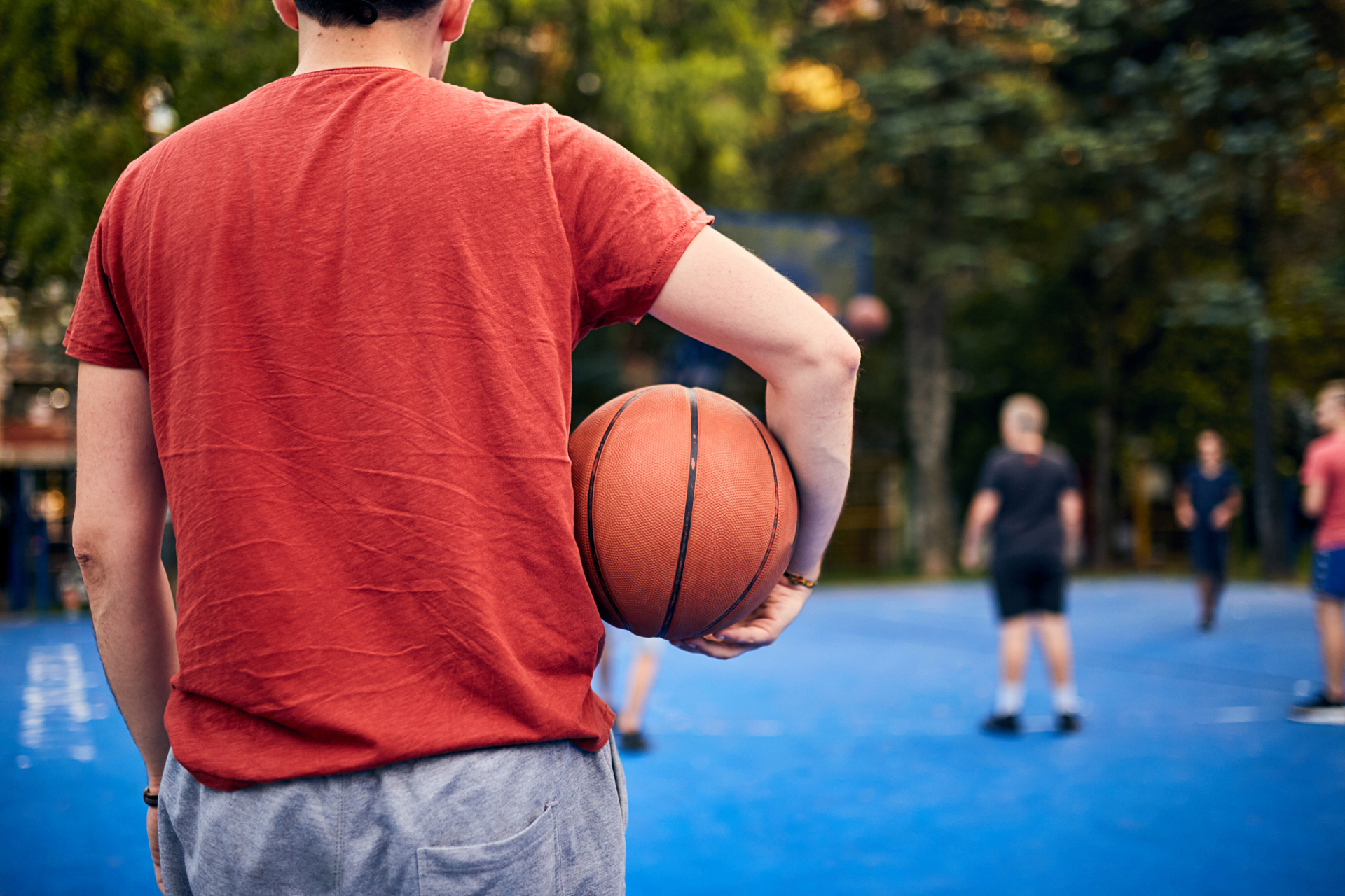 我最喜欢的运动是打篮球,启蒙应该是小学时看的《灌篮高手》动画片