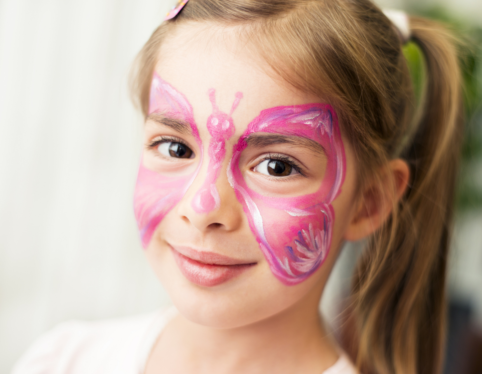 我在抖音上刷到好多视频,都是在做儿童面部彩绘,感