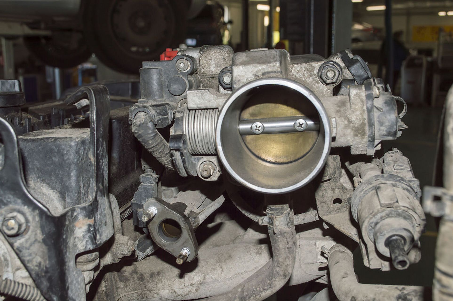 汽车怠速不稳是很普遍的问题,它可能会导致车辆在行驶过程中出现抖动