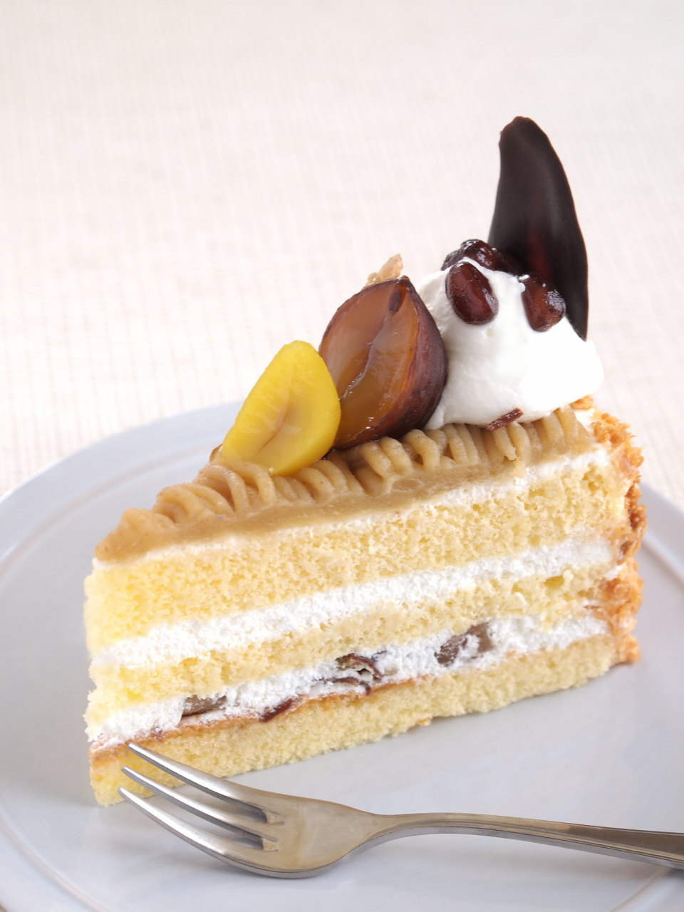 一直听说栗子蛋糕好吃,尤其是我姐姐,每年总要去红宝石买了吃.