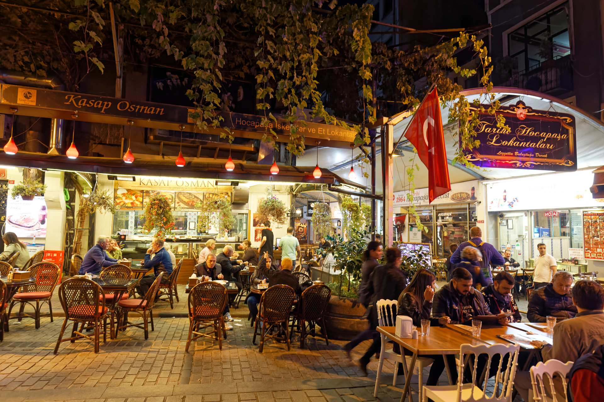 郑州夜生活指南# :农科路酒吧休闲街的魅力  在郑州这座繁华的城市里