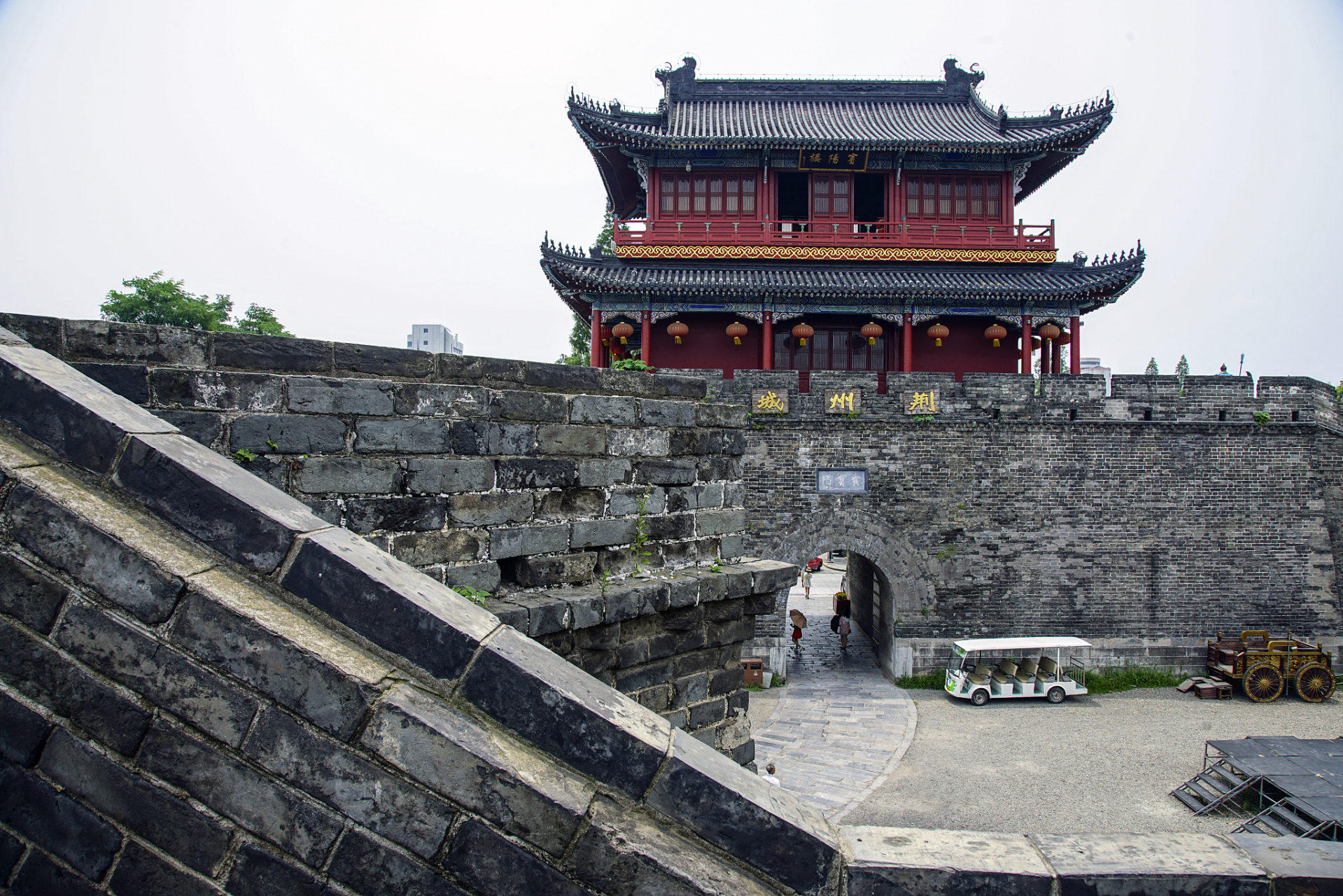 沙市作为湖北省荆州市的一个区,拥有沙市古城,章华寺,荆州博物馆等