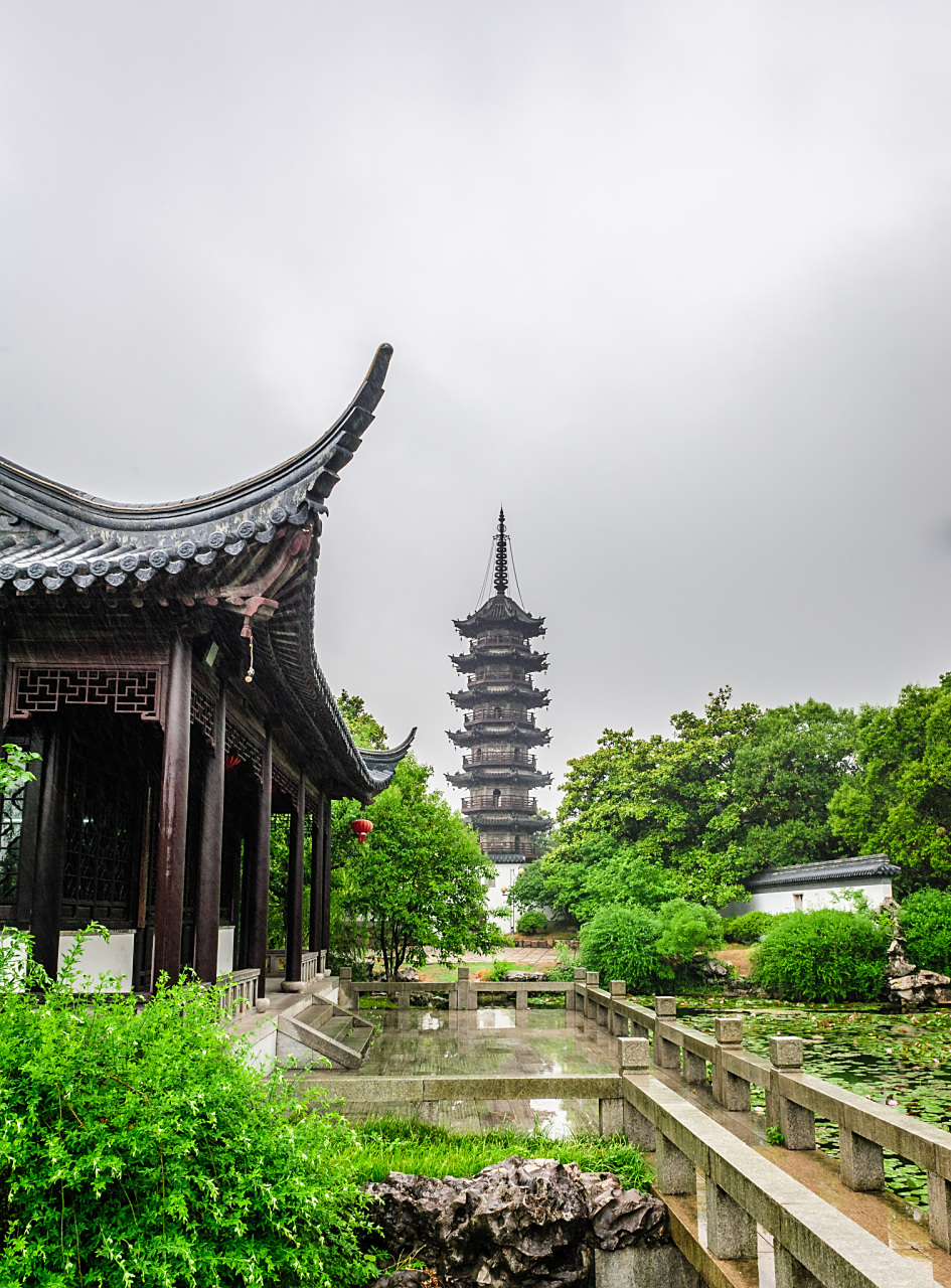 这座以观赏历史文物为主体的园林,将在活动期间举办"上海方塔园杜鹃