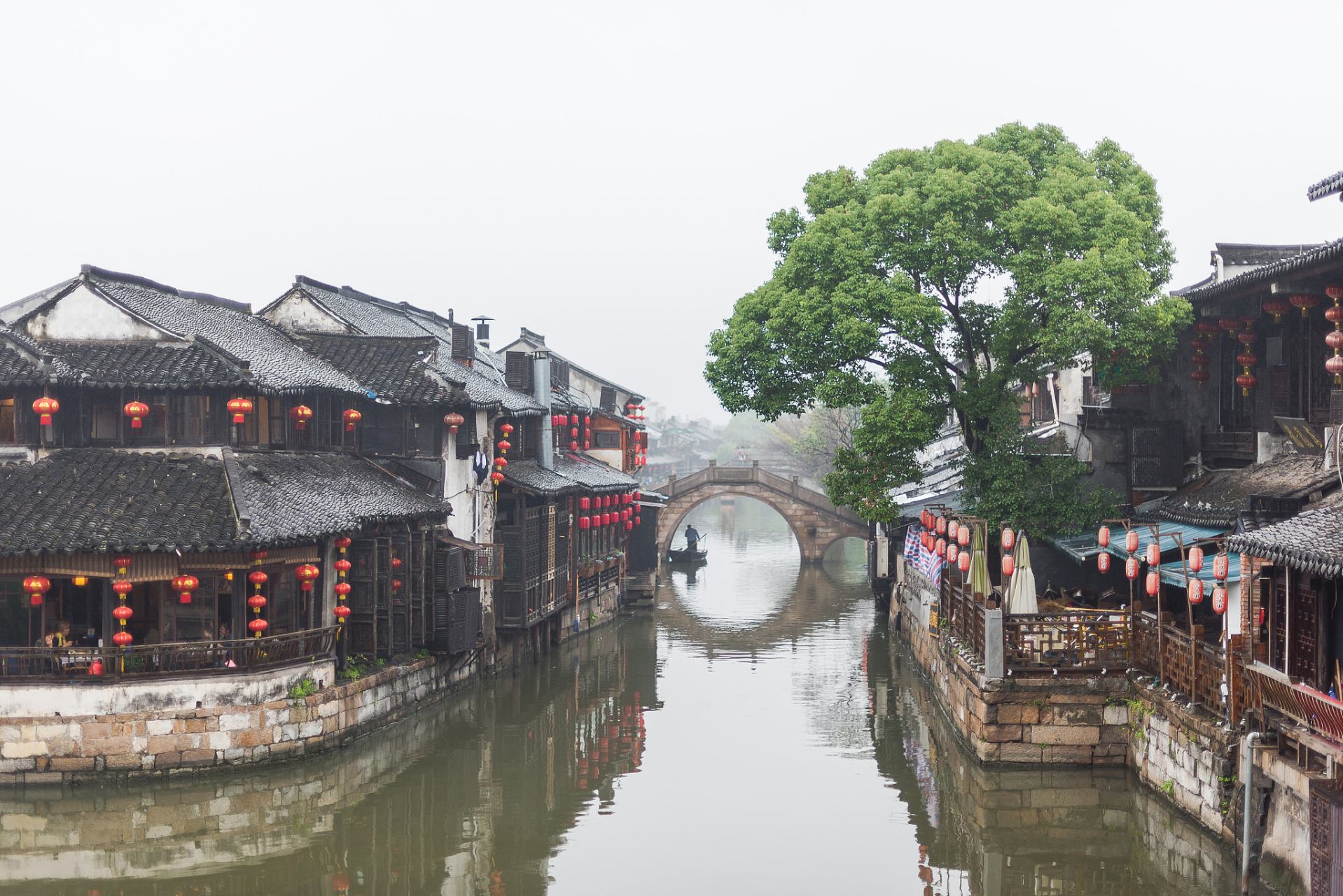 西塘古镇:西塘古镇位于浙江省嘉兴市嘉善县,是一个典型的江南水乡.