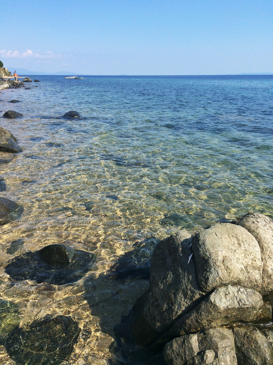 镜头里的春天# 春季旅游大墩海的岸边,还有着美丽的沙滩和迷人的风景