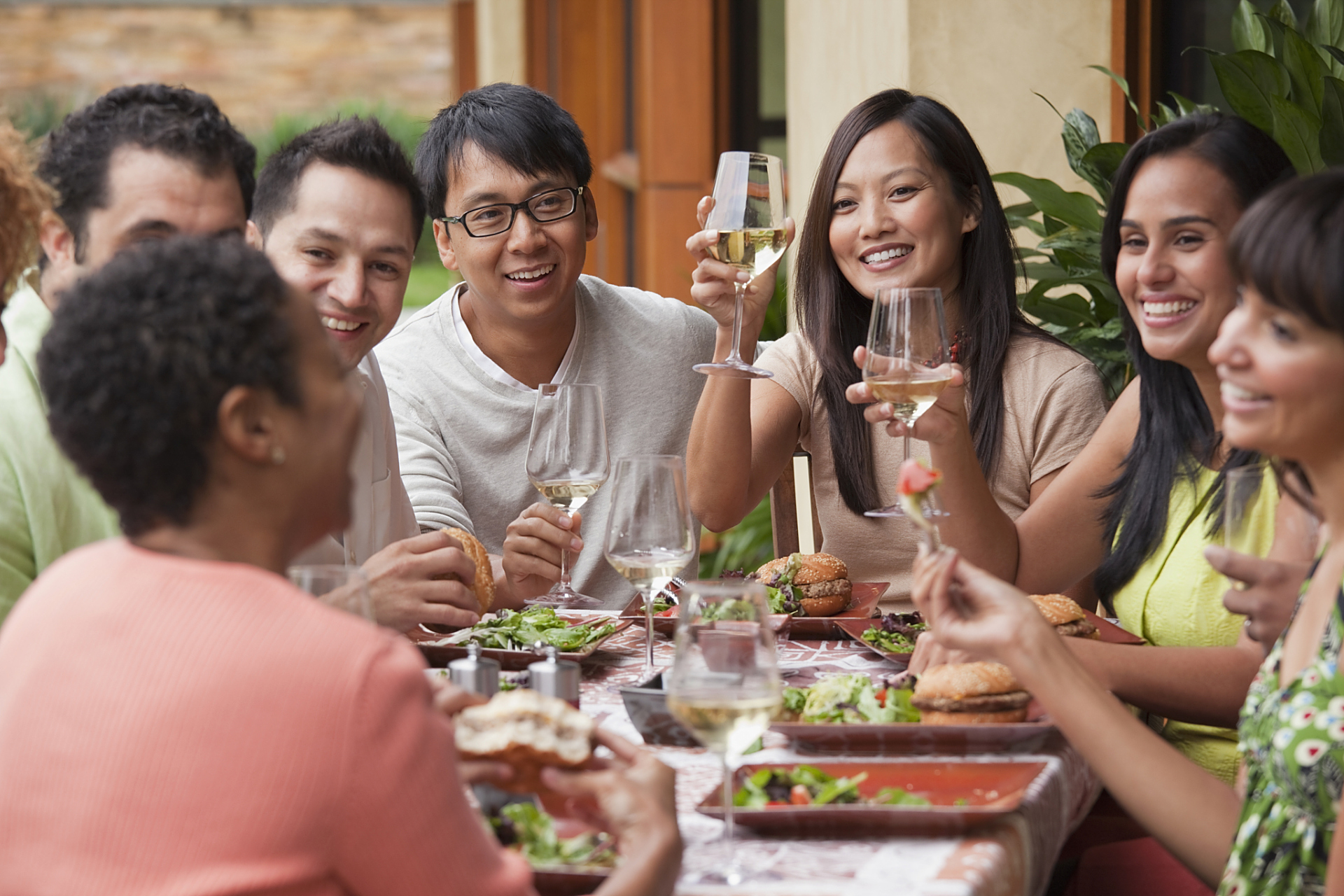 朋友聚会发朋友圈的精美句子 1.