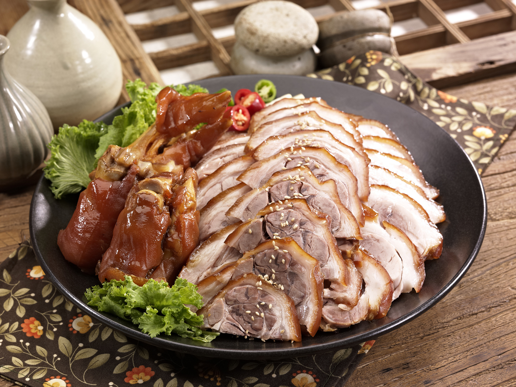 俗语说"吃猪头肉抬龙头,吃出一年好兆头".