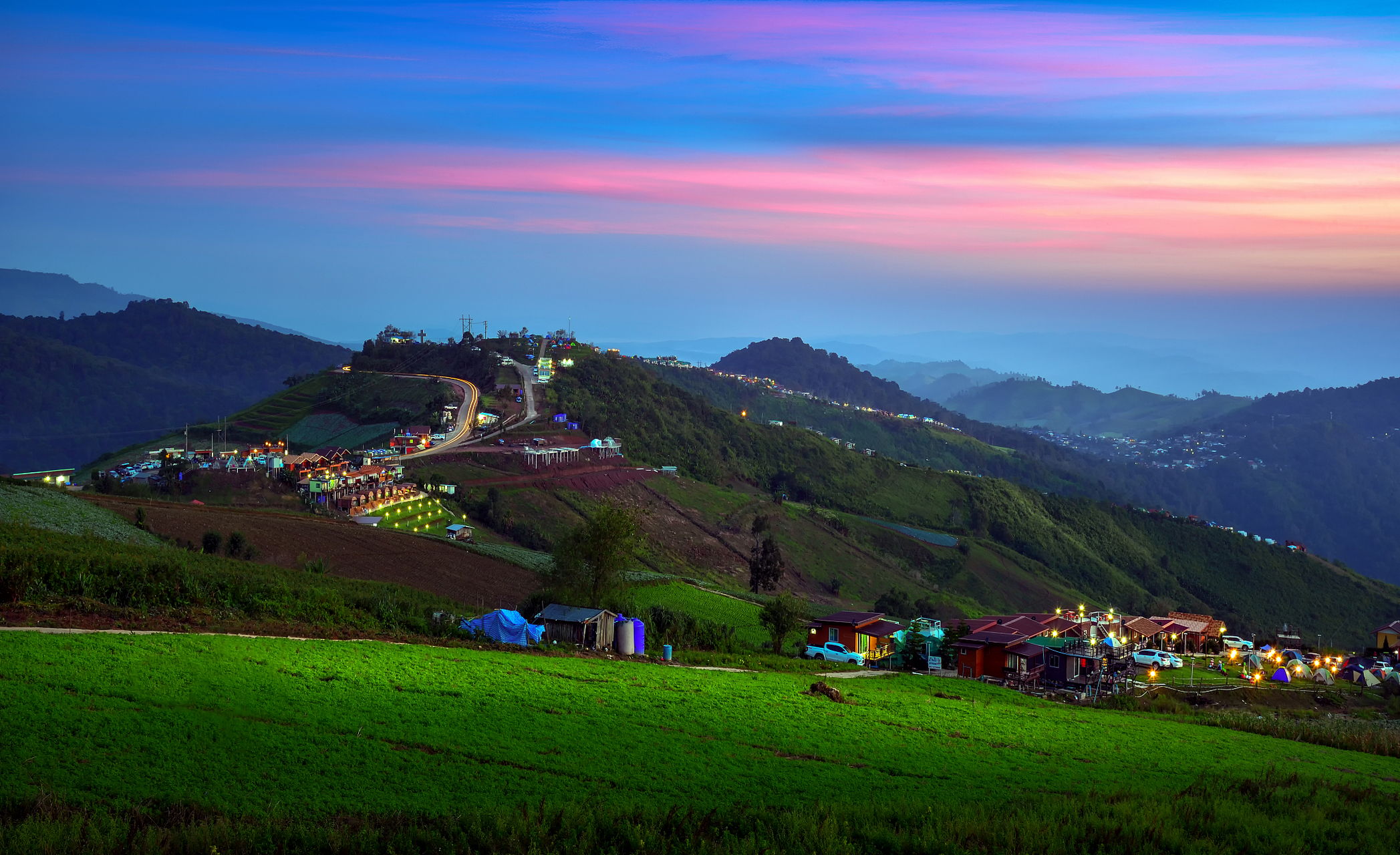 武功山位于江西省萍乡市,是一座风景秀丽的山峰,也是户外爱好者的天堂