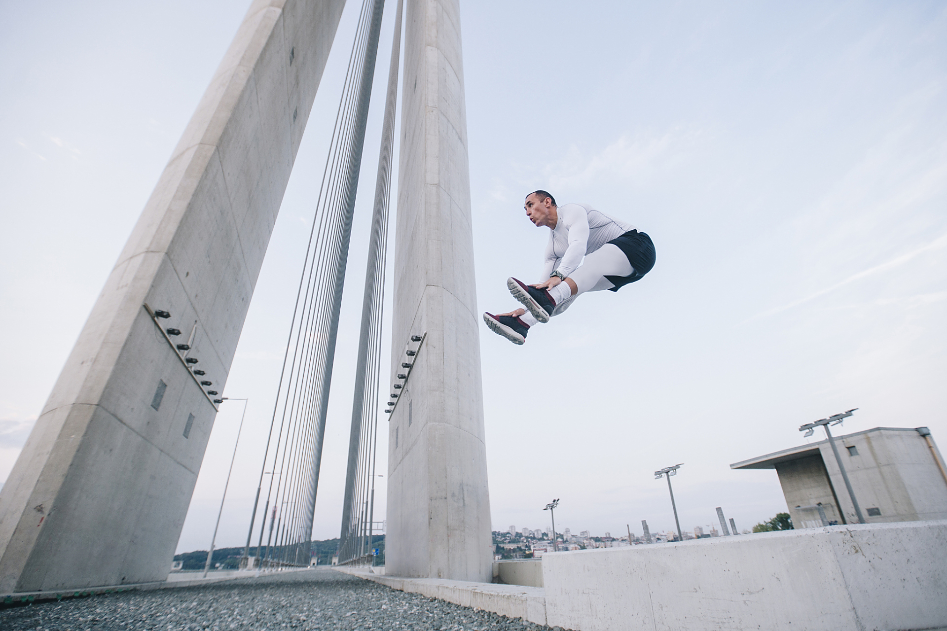 跑酷非常具有观赏性城市疾走这项街头疾走极限运动,有点free